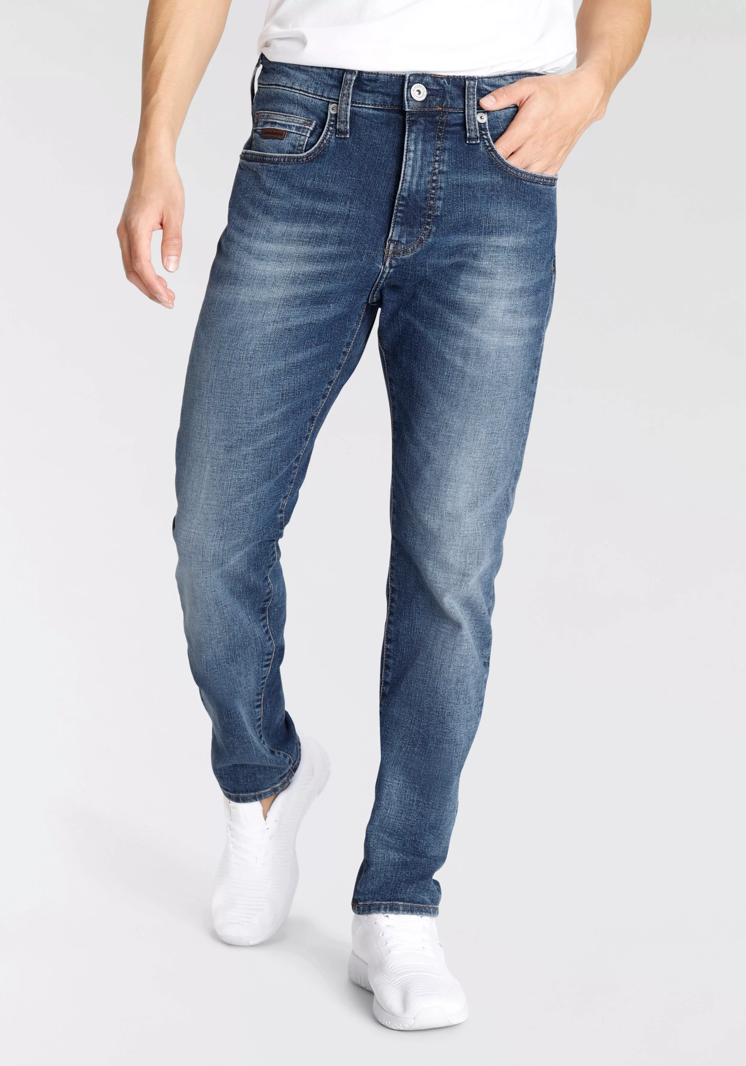 Bruno Banani Tapered-fit-Jeans "Callan", Mit Leder Badge günstig online kaufen