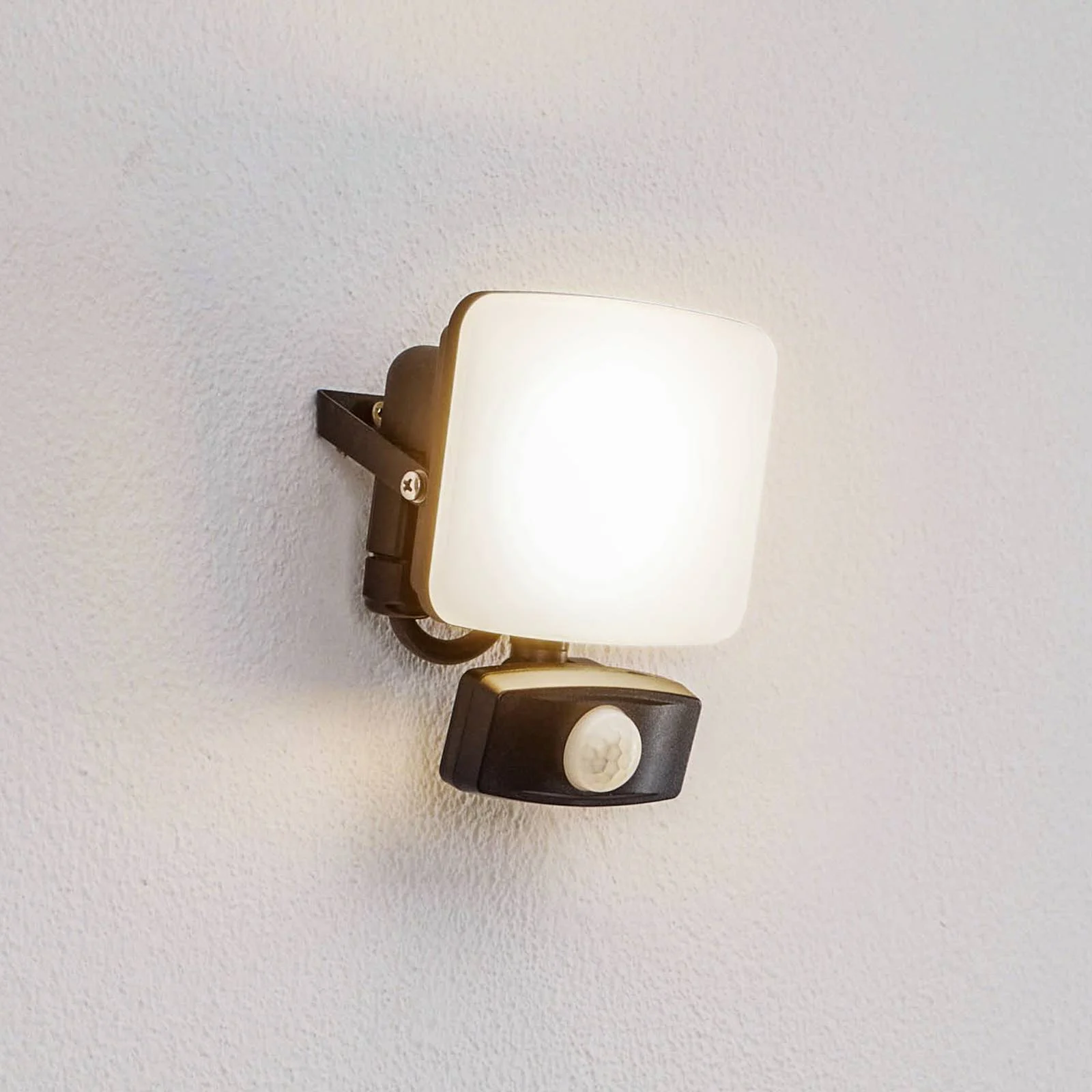 Prios LED-Außenwandleuchte Paityn, 13 cm, schwarz, Sensor günstig online kaufen