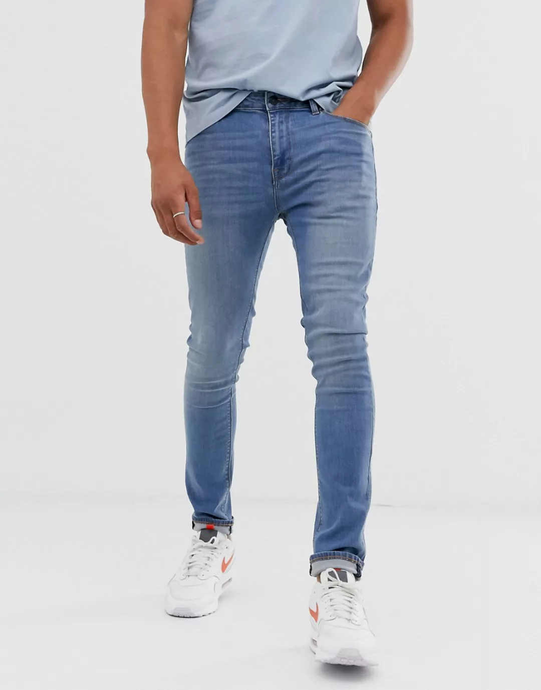ASOS DESIGN – Superenge Jeans in heller Waschung-Blau günstig online kaufen