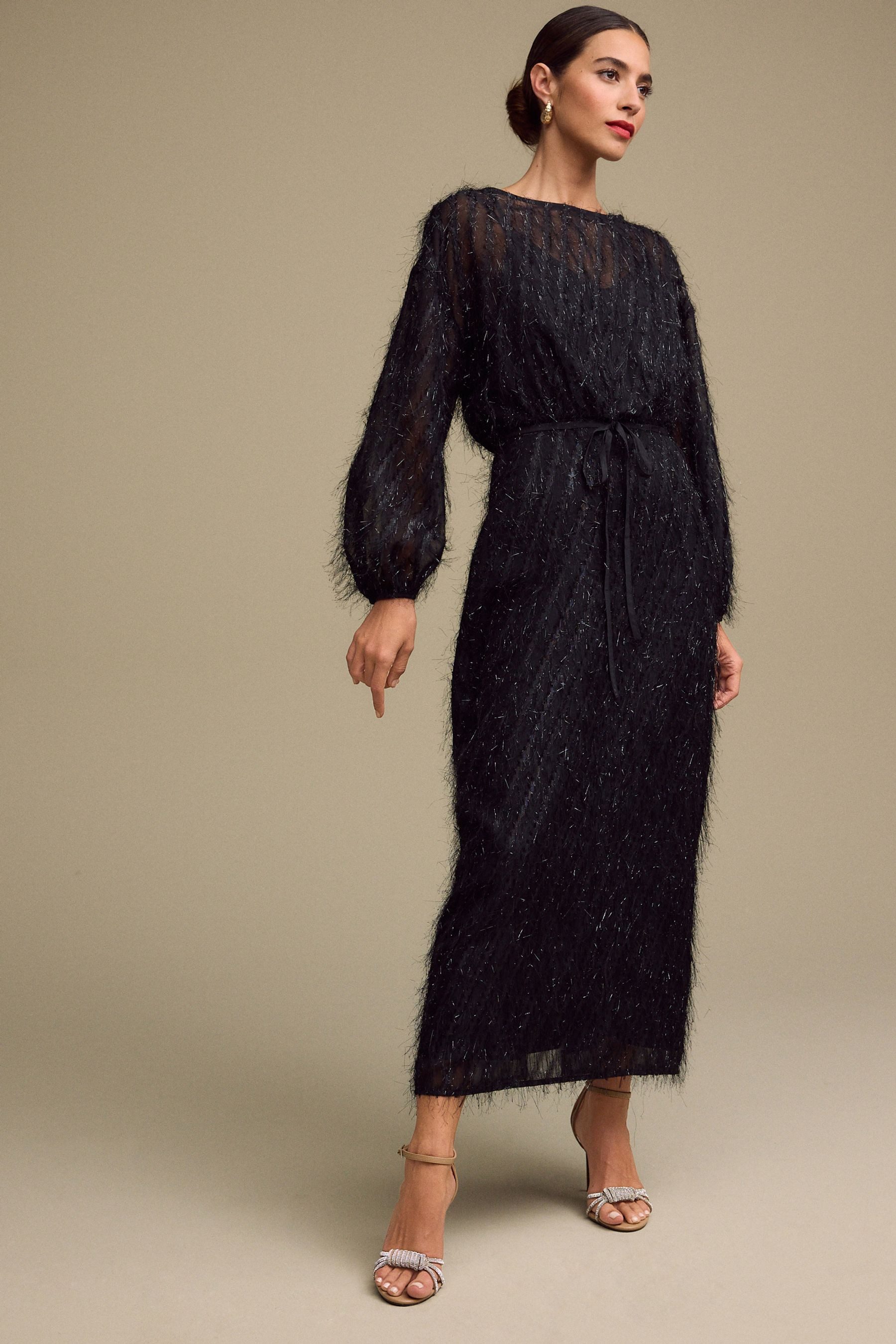 Next Maxikleid Langärmeliges Glitzer-Maxikleid mit Bindegürtel günstig online kaufen