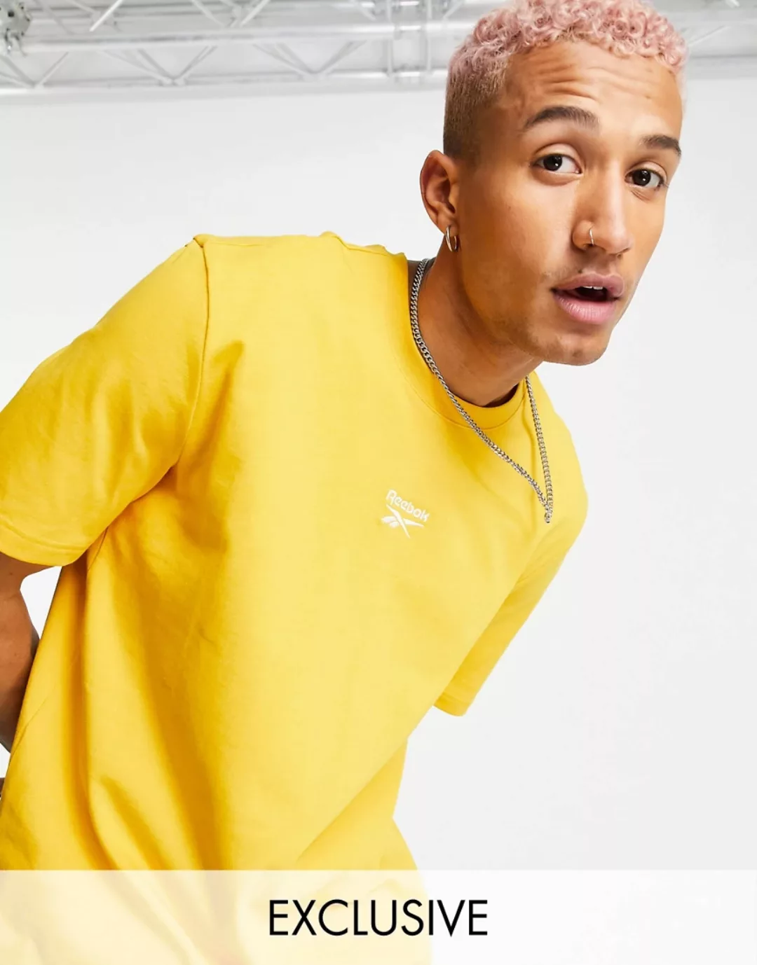 Reebok Classics – T-Shirt mit mittigem Logo in Gelb, exklusiv bei ASOS günstig online kaufen