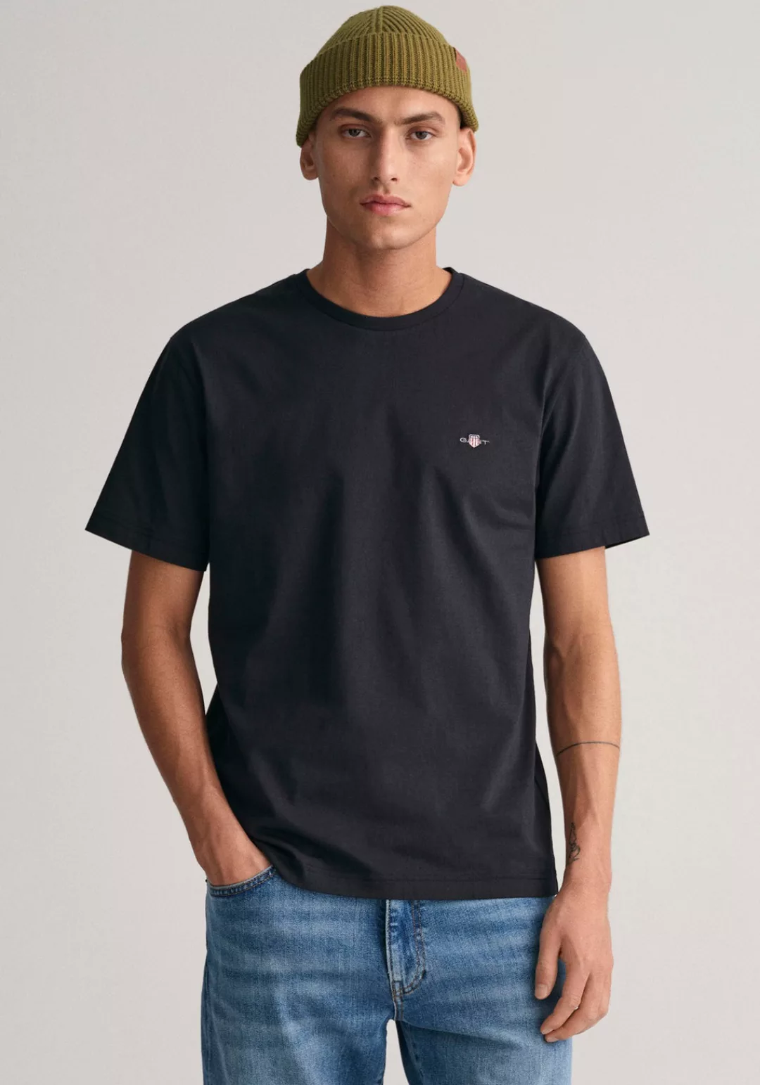 Gant T-Shirt "SLIM SHIELD V-NECK T-SHIRT", mit einer kleinen Logostickerei günstig online kaufen