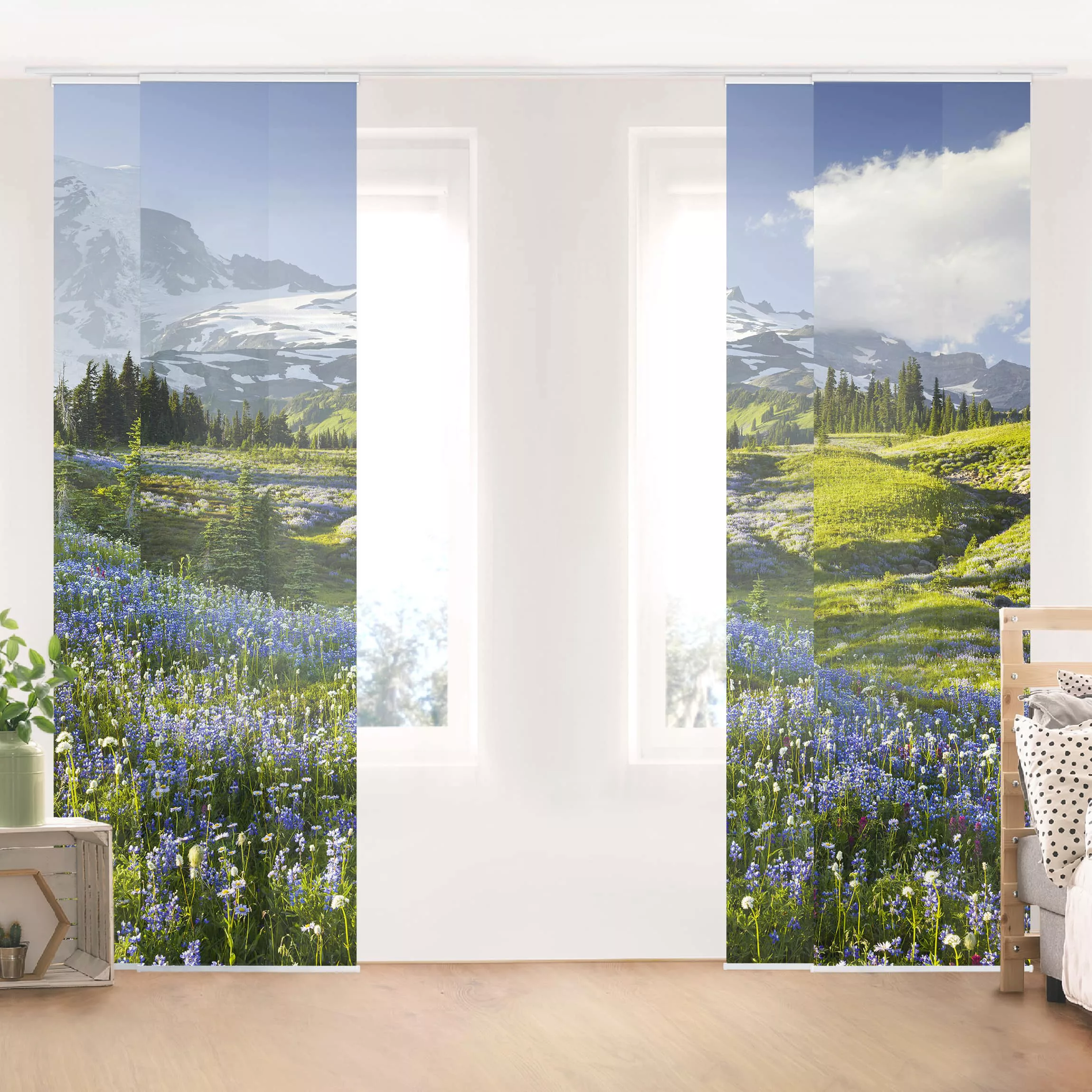 Schiebegardinen Set Natur & Landschaft Bergwiese mit blauen Blumen vor Mt. günstig online kaufen