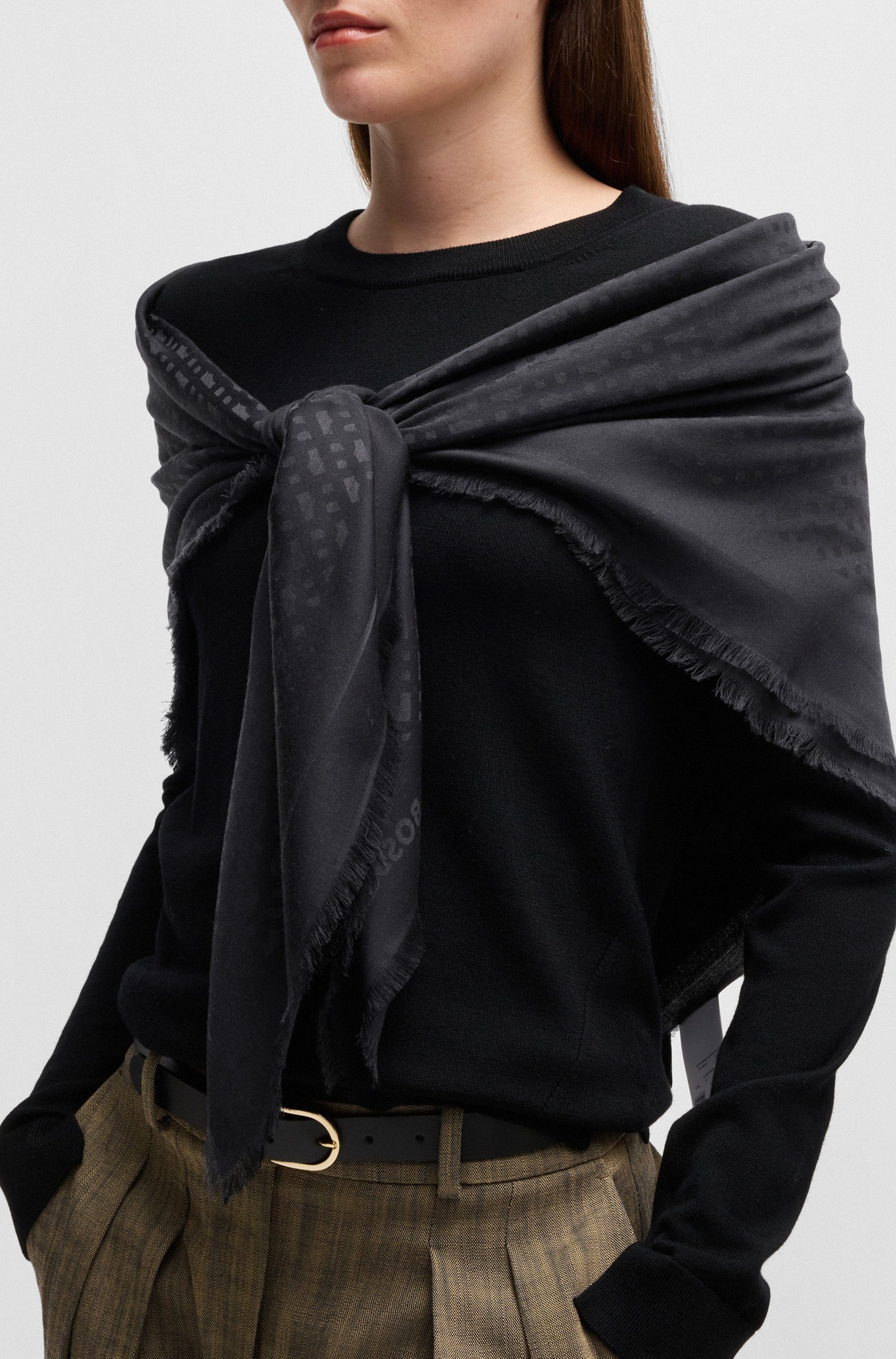 BOSS Schal Ledonia 120*120, mit Jaquardmuster günstig online kaufen