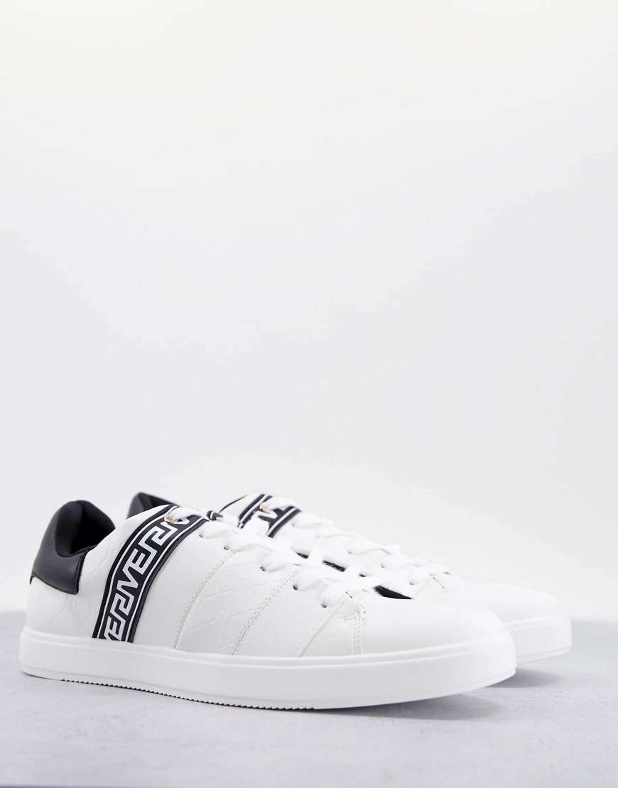 River Island – Sneaker in Weiß mit Monogramm-Streifen günstig online kaufen