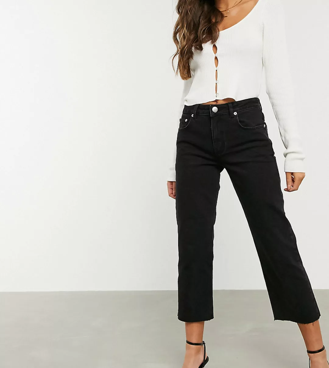 ASOS DESIGN Petite – Effortless – Schwarze Stretch-Schlagjeans mit hohem Bu günstig online kaufen