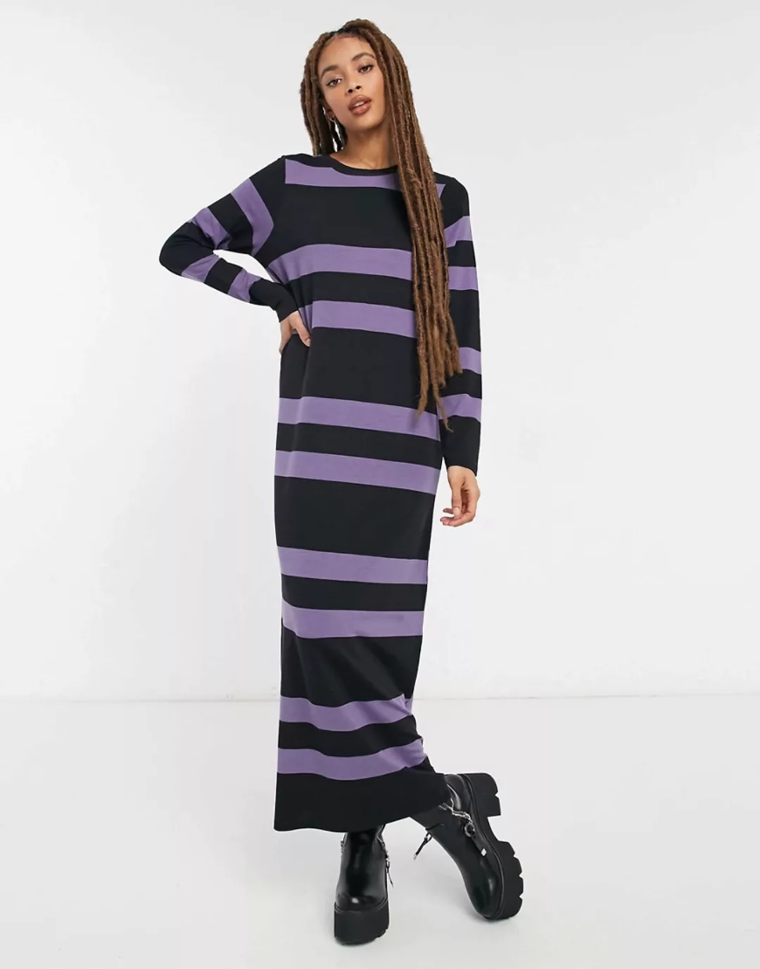 ASOS DESIGN – Langärmliges Maxi-T-Shirt-Kleid mit Streifen in Schwarz und S günstig online kaufen