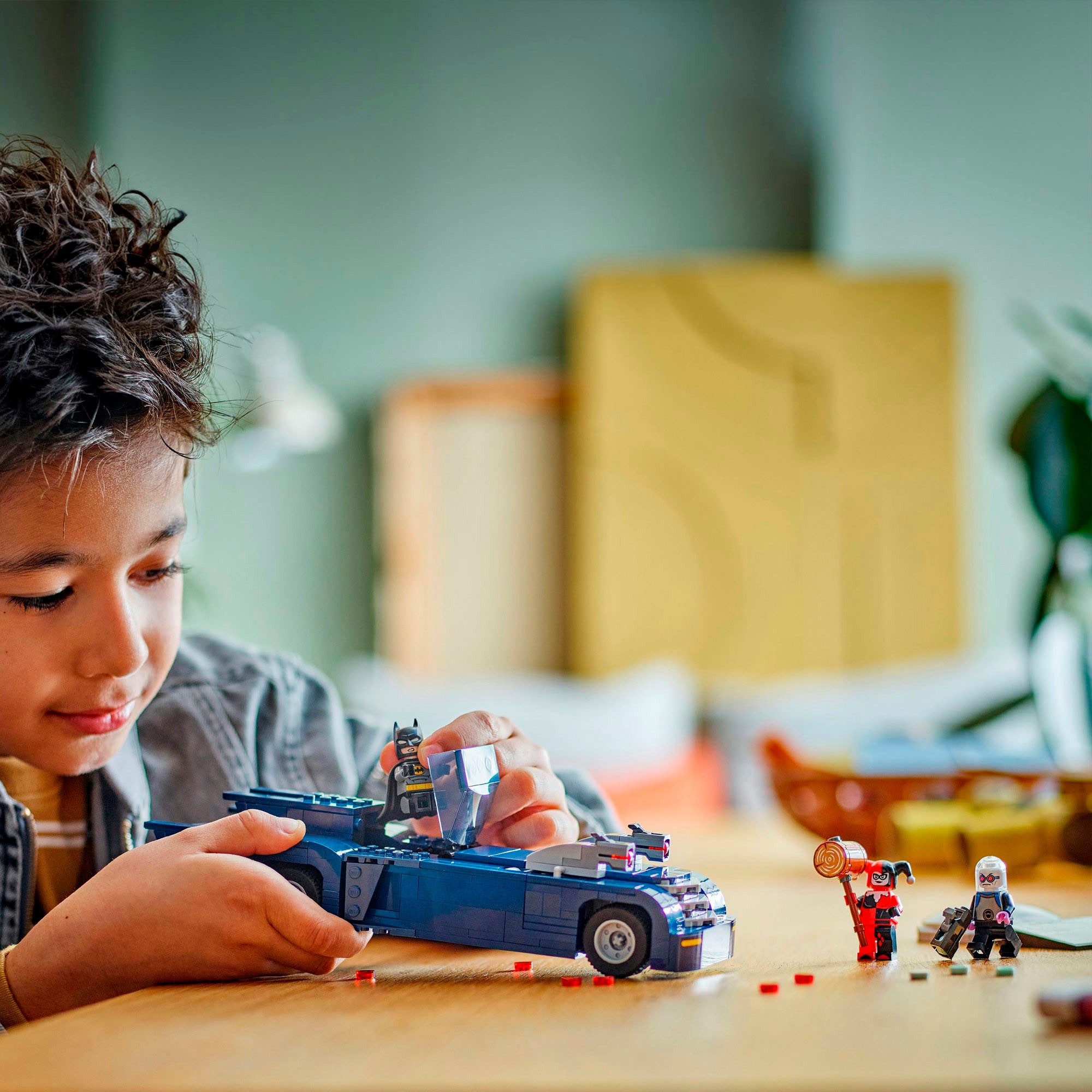 LEGO® Batman™ im Batmobil™ vs. Harley günstig online kaufen