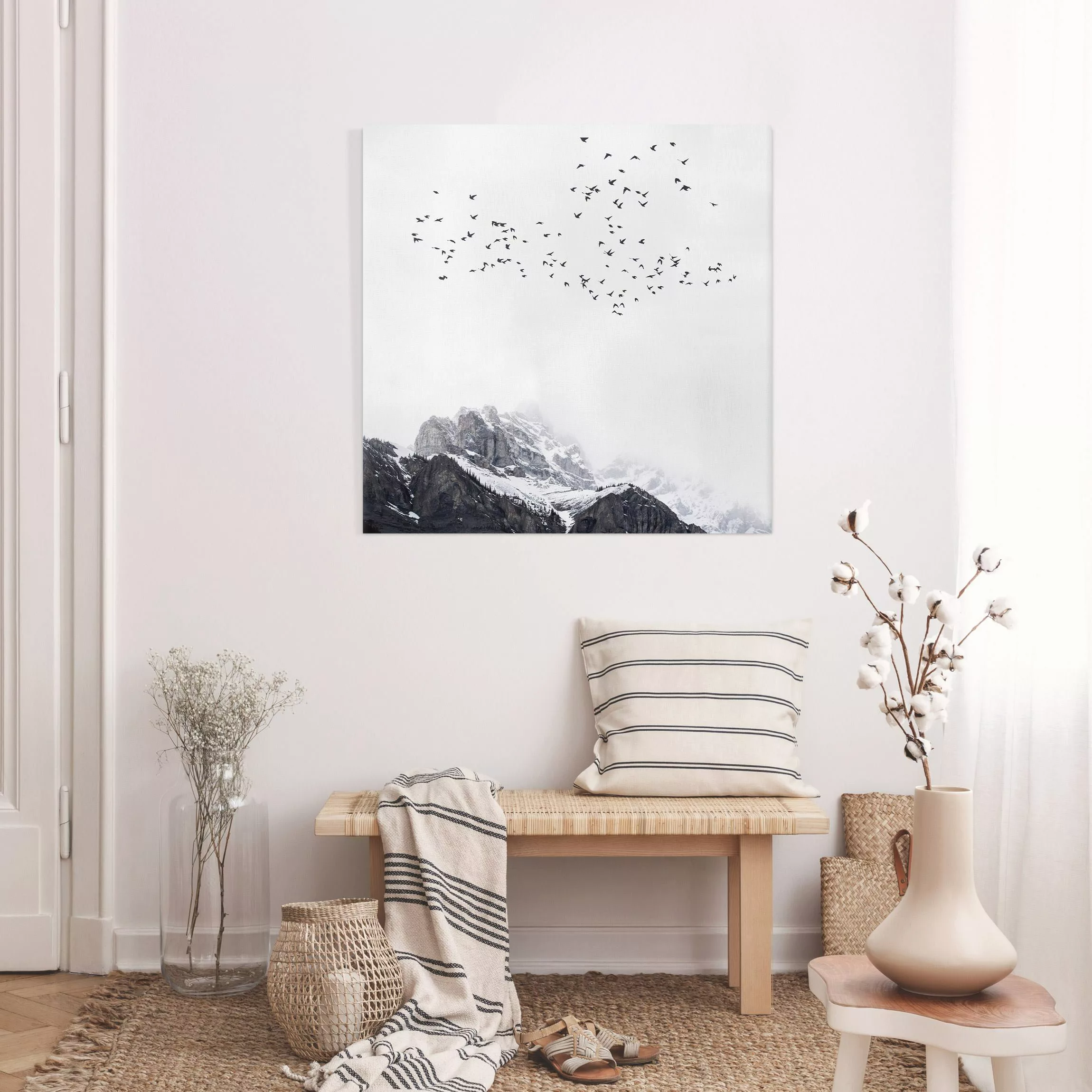 Leinwandbild Vogelschwarm vor Bergen Schwarz Weiß günstig online kaufen