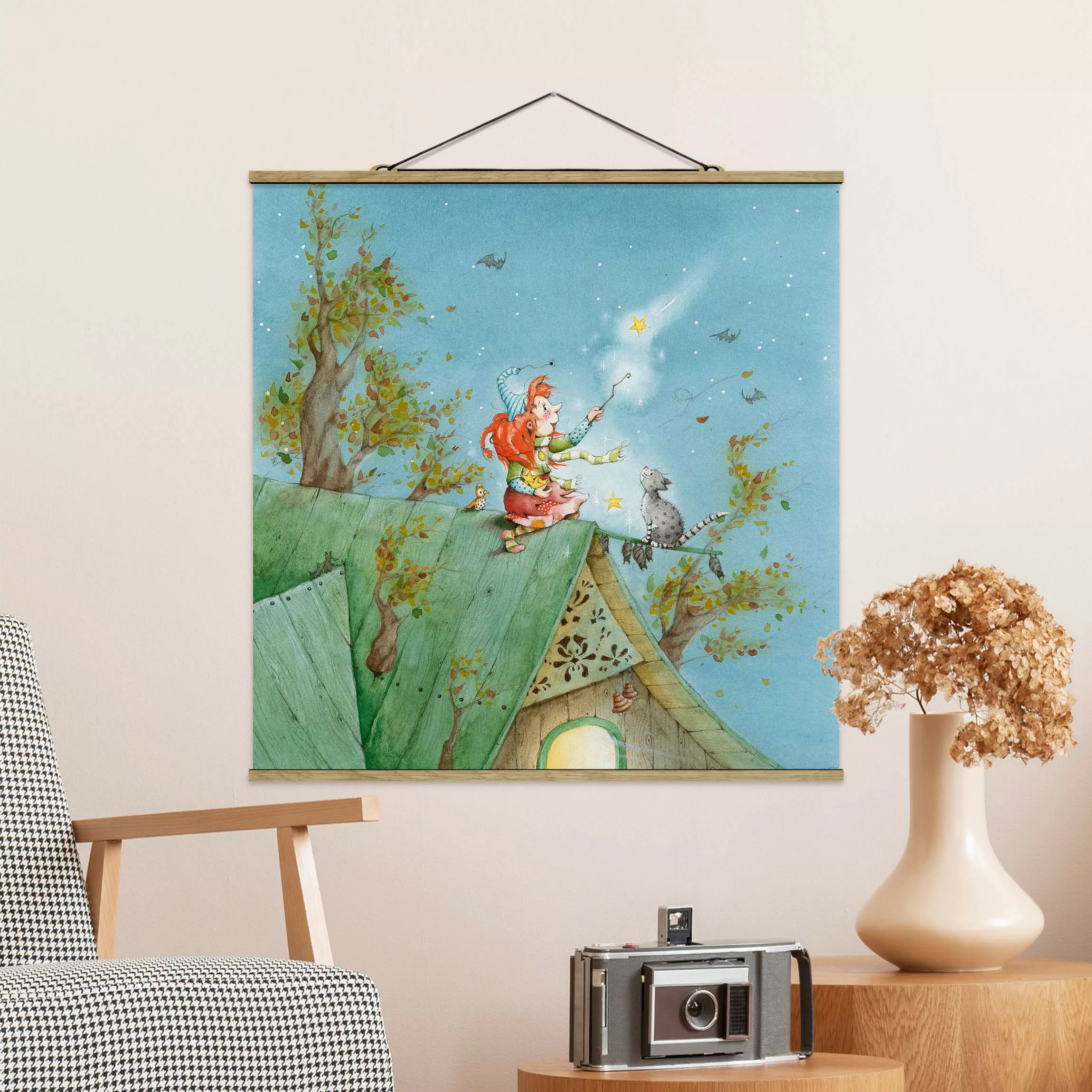 Stoffbild Kinderzimmer mit Posterleisten - Quadrat Frida und Kater Pumperni günstig online kaufen