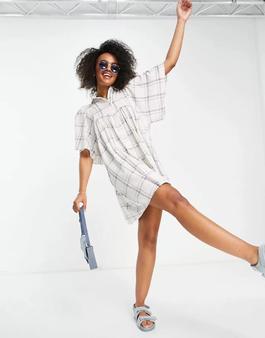ASOS DESIGN – Gesmoktes Mini-Hemdkleid mit Karomuster und Kimono-Ärmeln-Meh günstig online kaufen