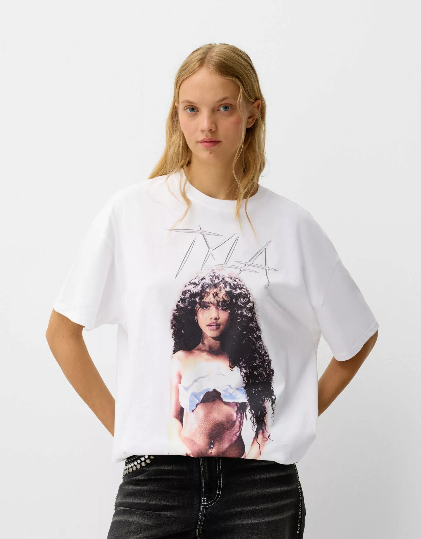 Bershka T-Shirt Tyla Mit Kurzen Ärmeln Und Strass Damen Xs Weiss günstig online kaufen