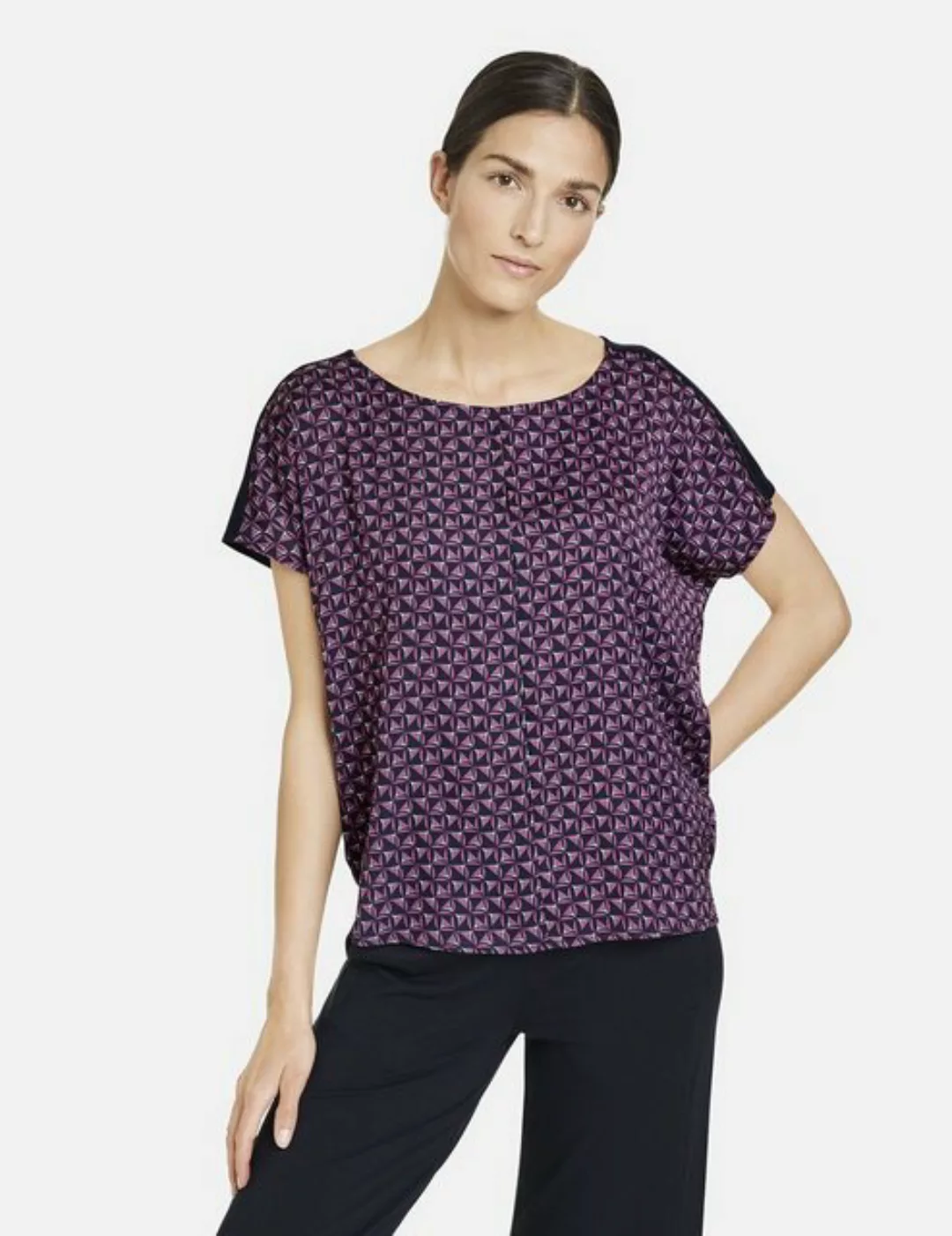 GERRY WEBER Kurzarmshirt Gemustertes Blusenshirt mit Material-Patch günstig online kaufen