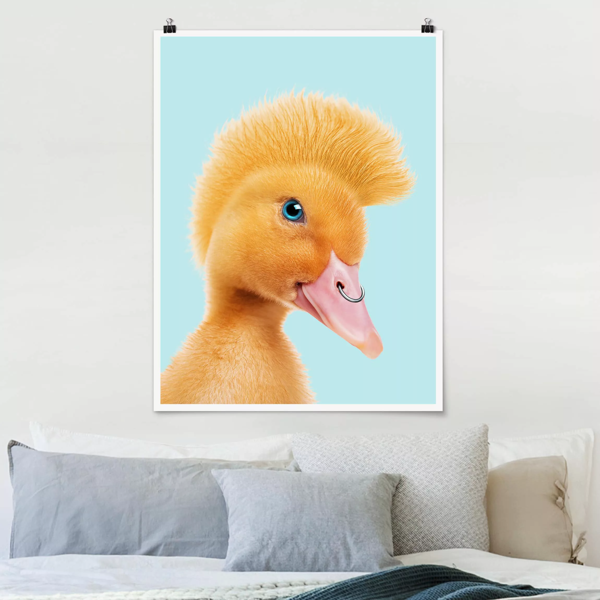 Poster Tiere - Hochformat Küken mit Piercing günstig online kaufen