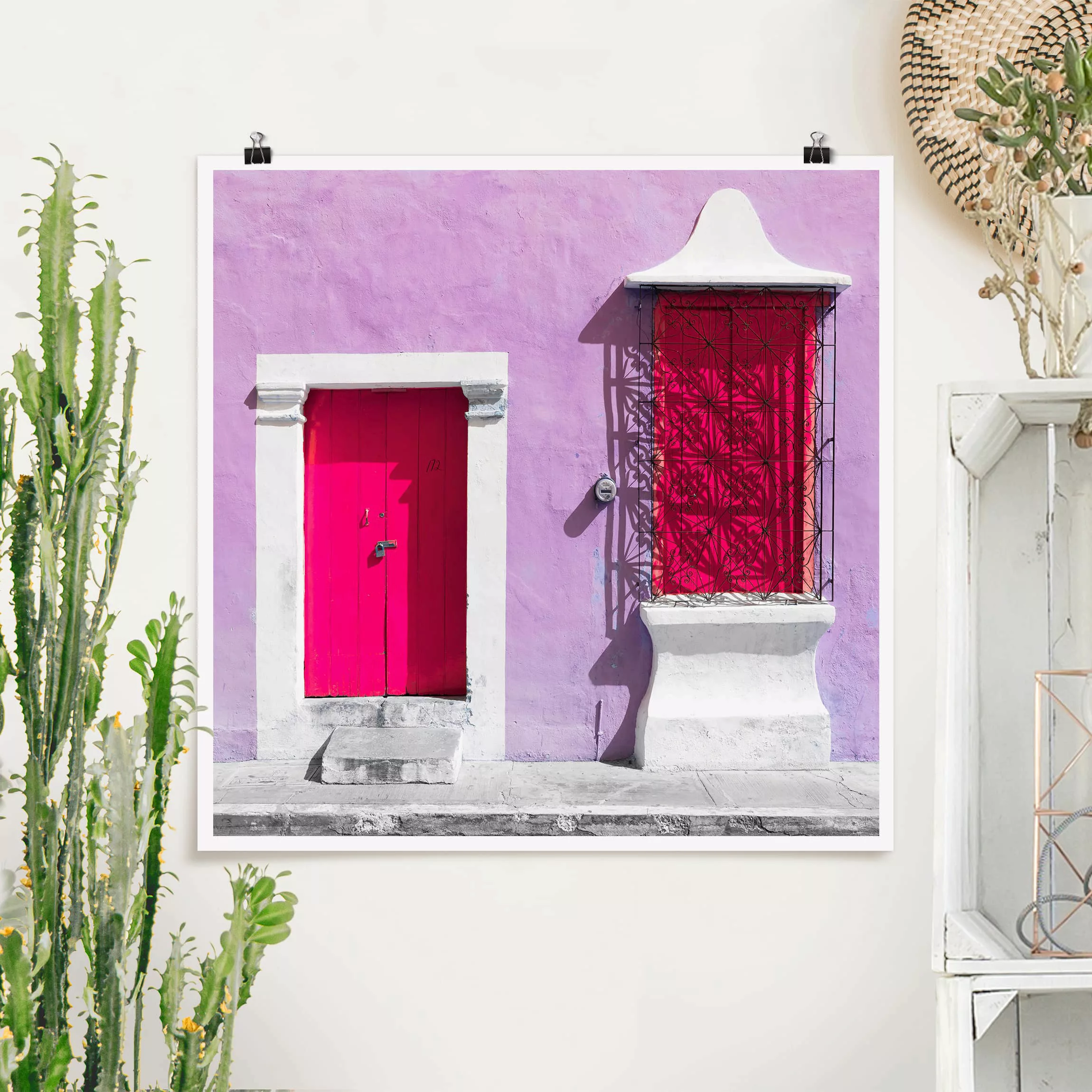 Poster Architektur & Skyline - Quadrat Rosa Fassade Pinke Tür günstig online kaufen