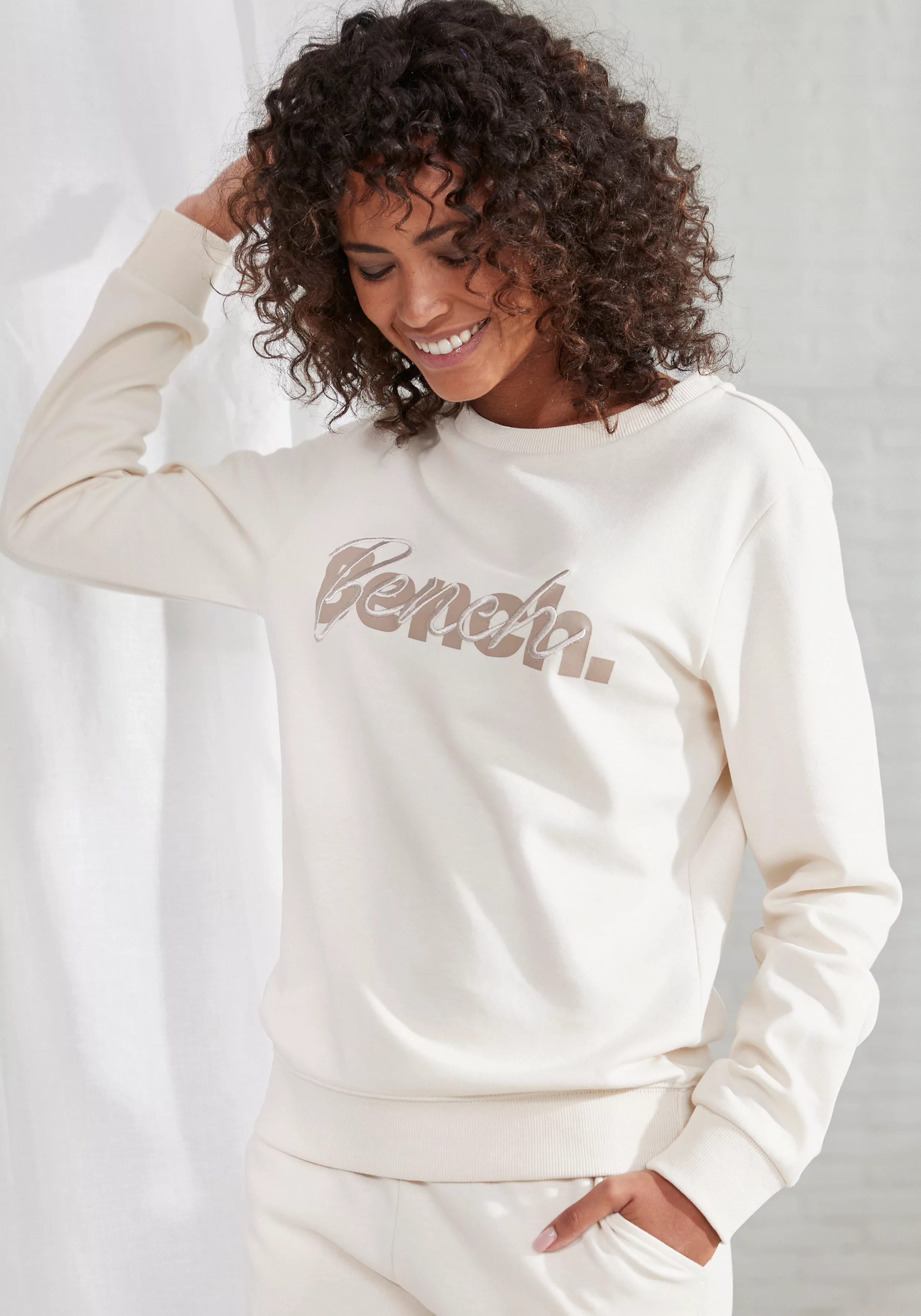 Bench. Loungewear Sweatshirt, mit Logodruck und Stickerei, Loungeanzug günstig online kaufen