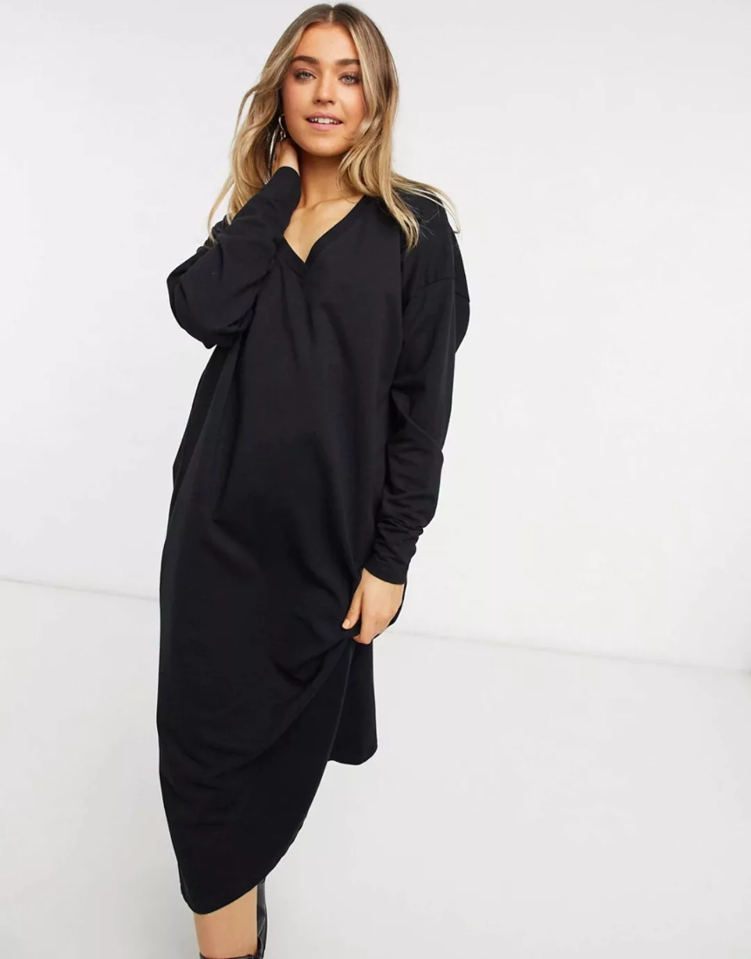 ASOS DESIGN – Midi-Sweatshirtkleid mit V-Ausschnitt in Schwarz günstig online kaufen