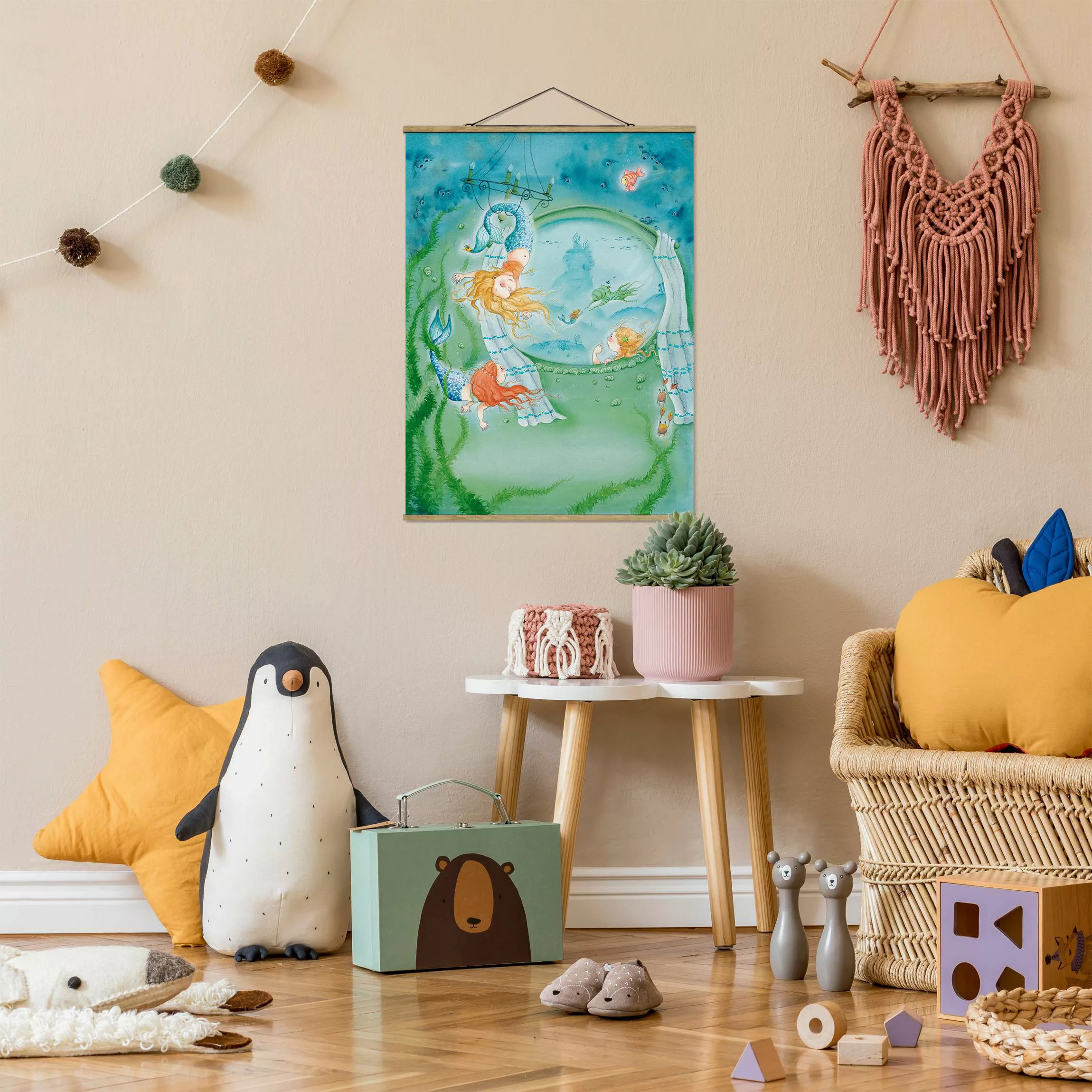 Stoffbild Kinderzimmer mit Posterleisten - Hochformat Matilda wird Akrobati günstig online kaufen