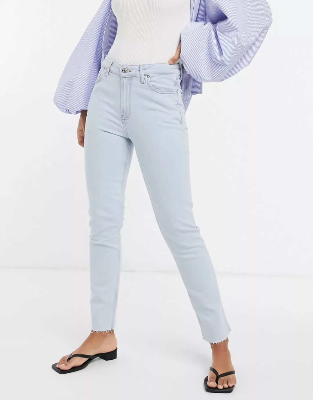 ASOS DESIGN – Enge Vintage-Jeans mit mittelhohem Bund in heller Waschung-Bl günstig online kaufen