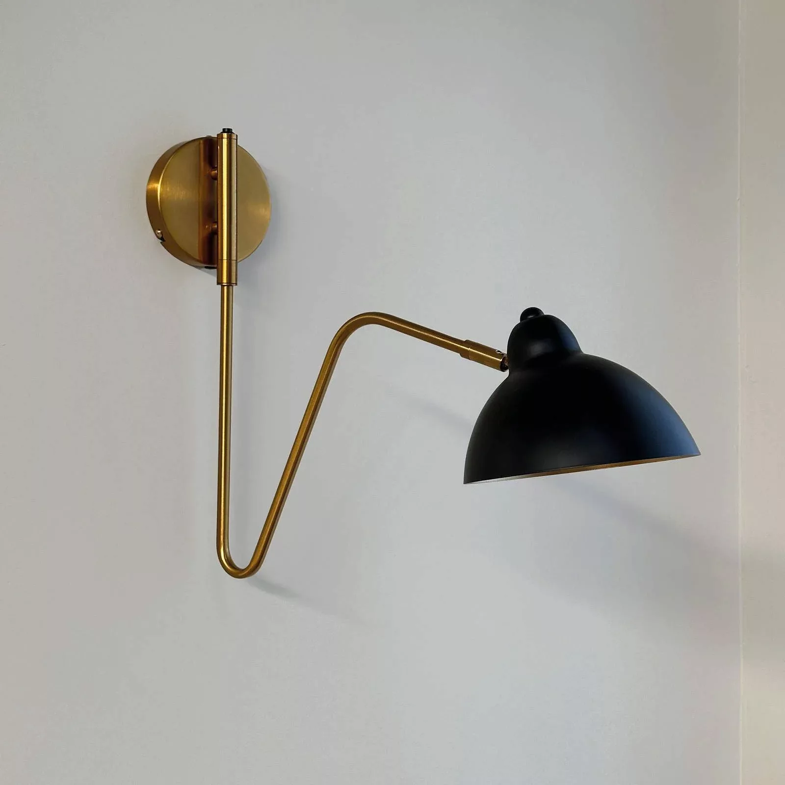 Dyberg Larsen Wandlampe Futura, schwarz, Metall günstig online kaufen