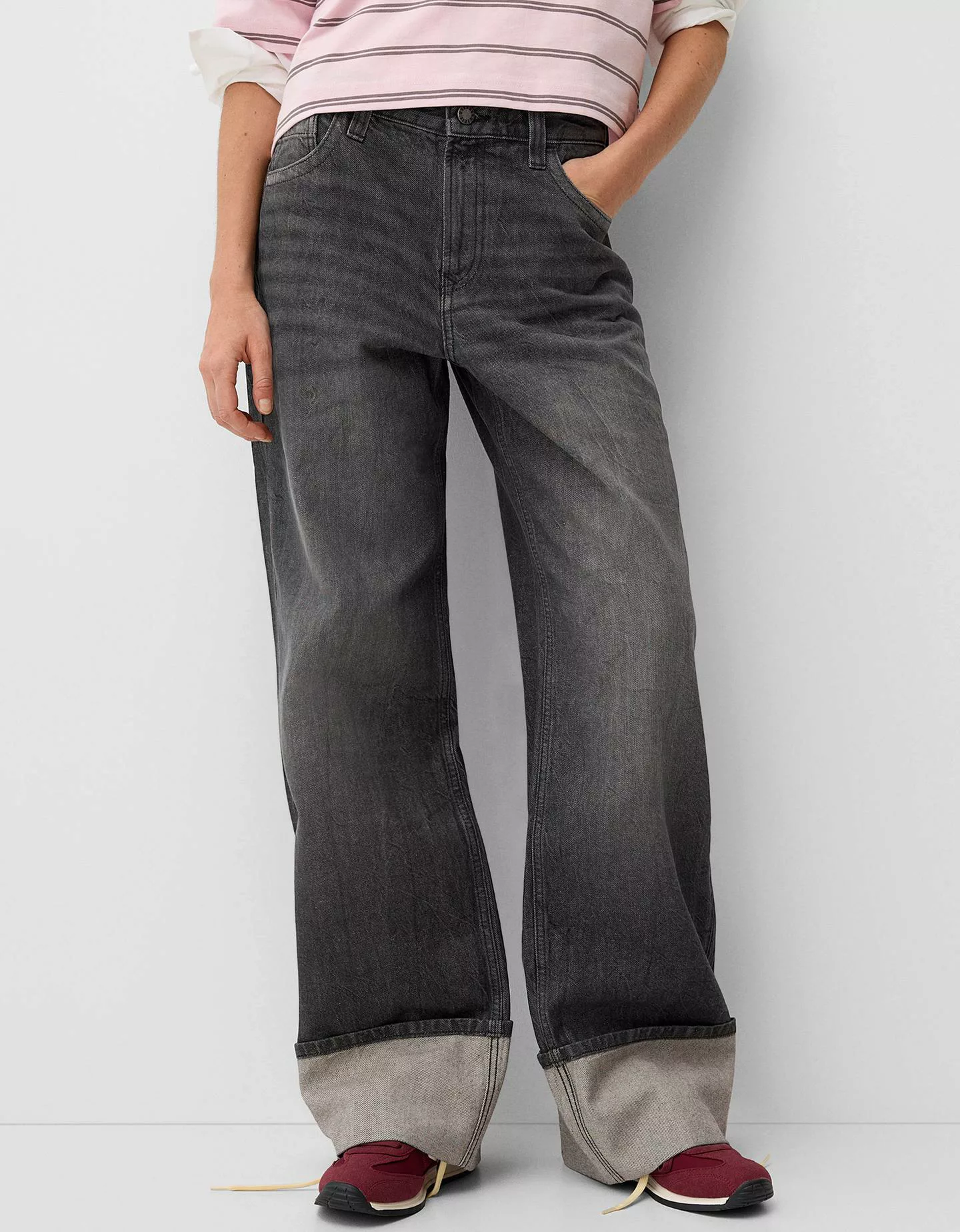 Bershka Wide-Leg-90'S-Jeans Mit Umgeschlagenem Saum Damen 34 Schwarz günstig online kaufen