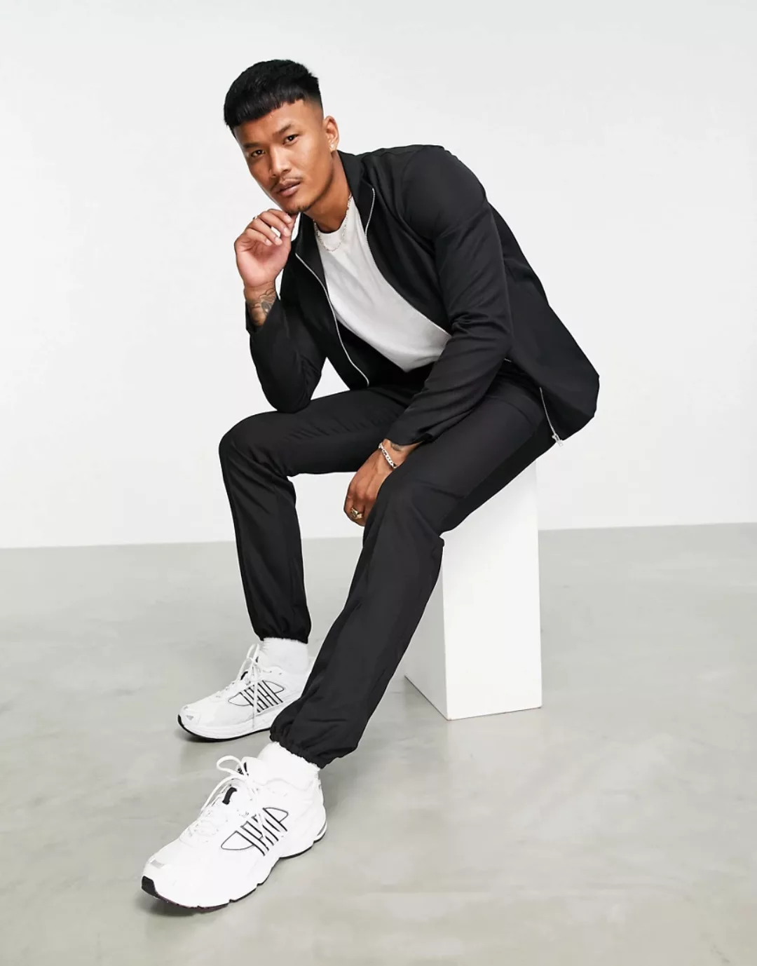 ASOS DESIGN – Elegante, schmale Jogginghose in Schwarz, Kombiteil günstig online kaufen