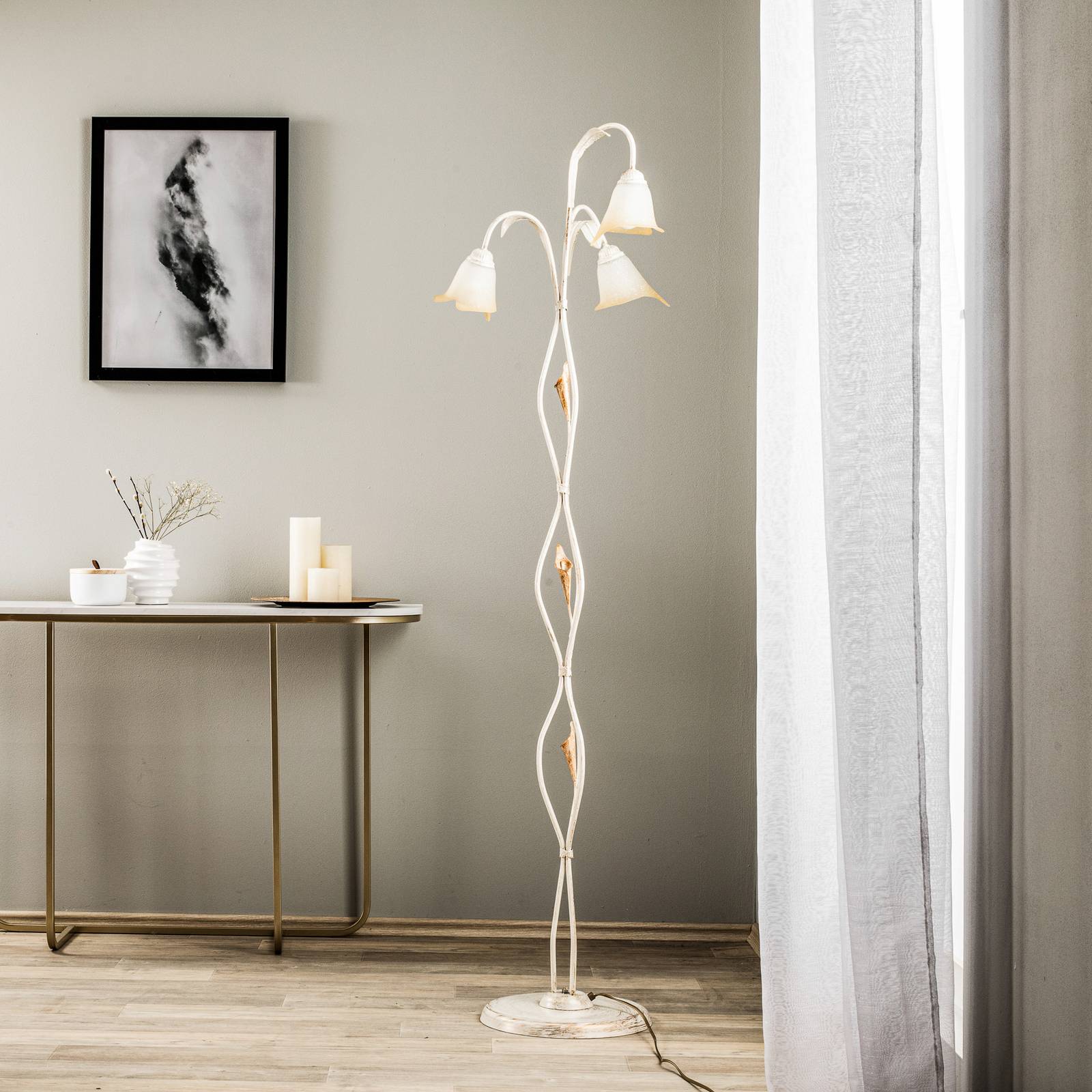 Stehlampe Lucrezia in Elfenbein mit Blütenschirm günstig online kaufen