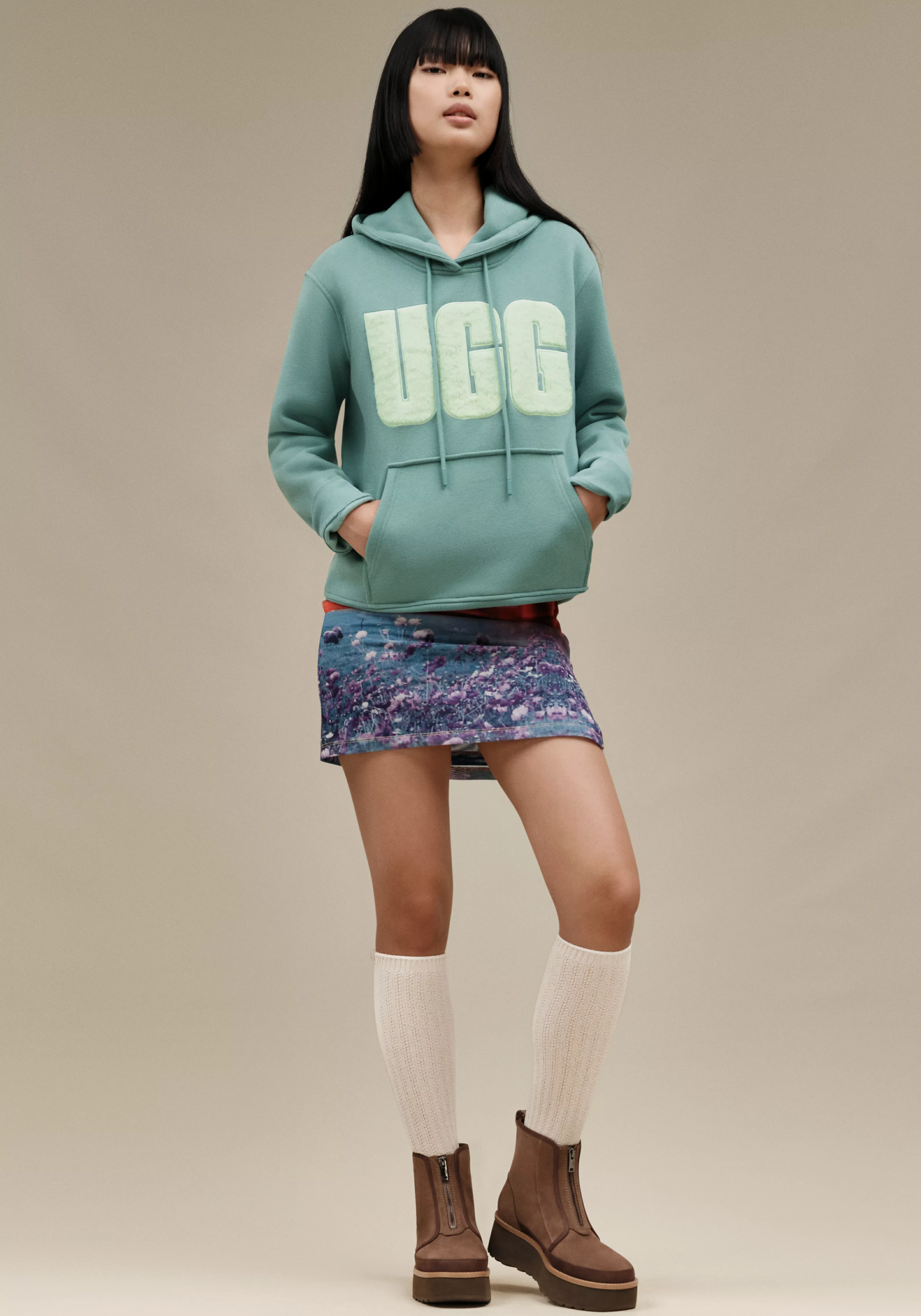 UGG Kapuzensweatshirt W REY FUZZY LOGO HOODIE mit flauschigem Logo günstig online kaufen