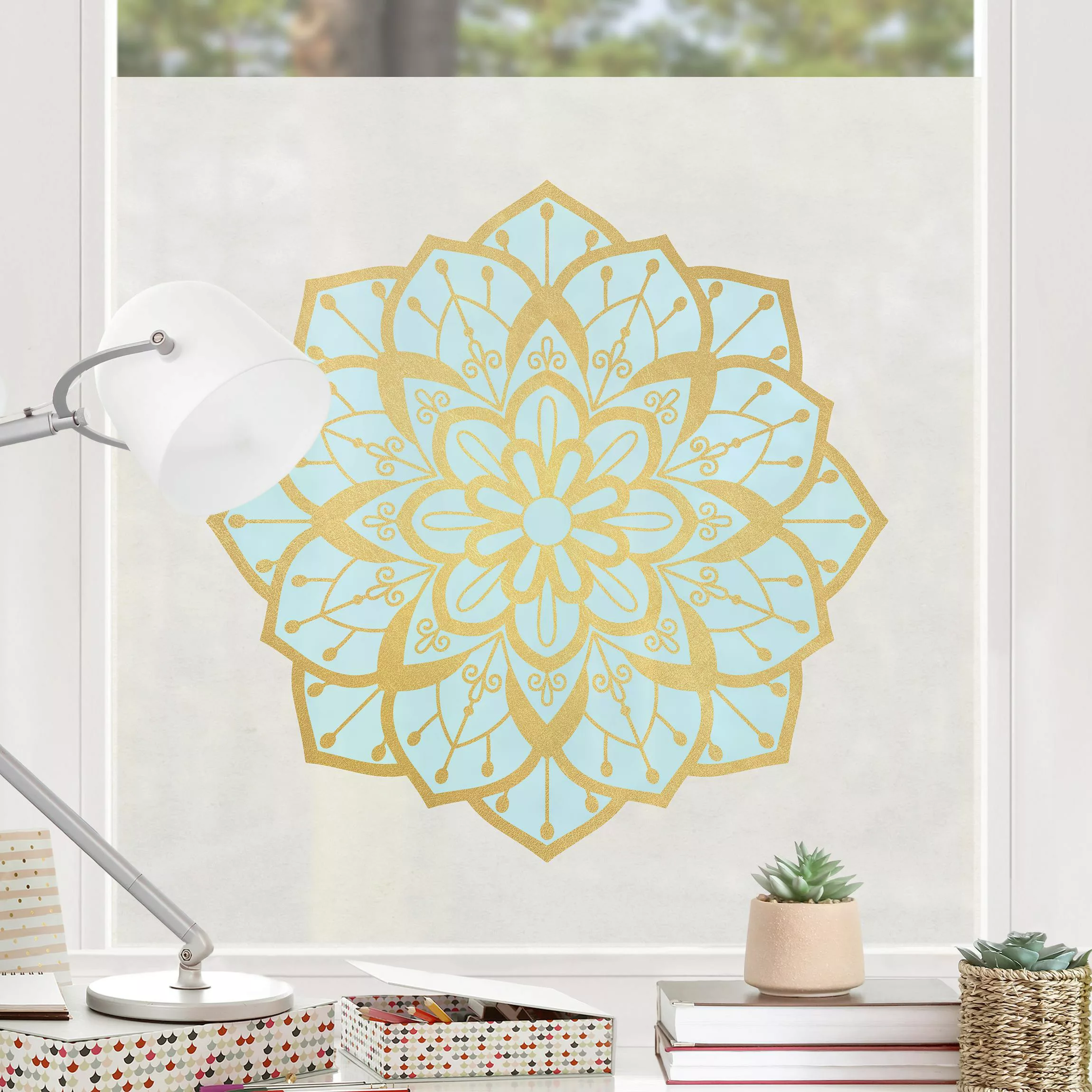 Fensterfolie Mandala Illustration Blüte hellblau gold günstig online kaufen