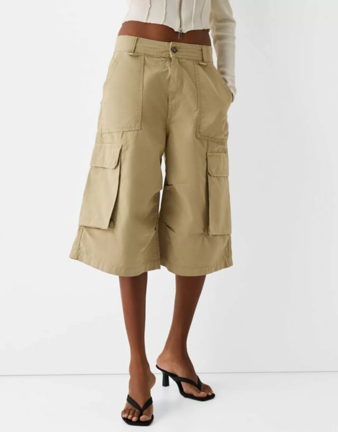 Bershka Weite Cargo-Bermudas Mit Mehreren Taschen Damen 34 Camel günstig online kaufen