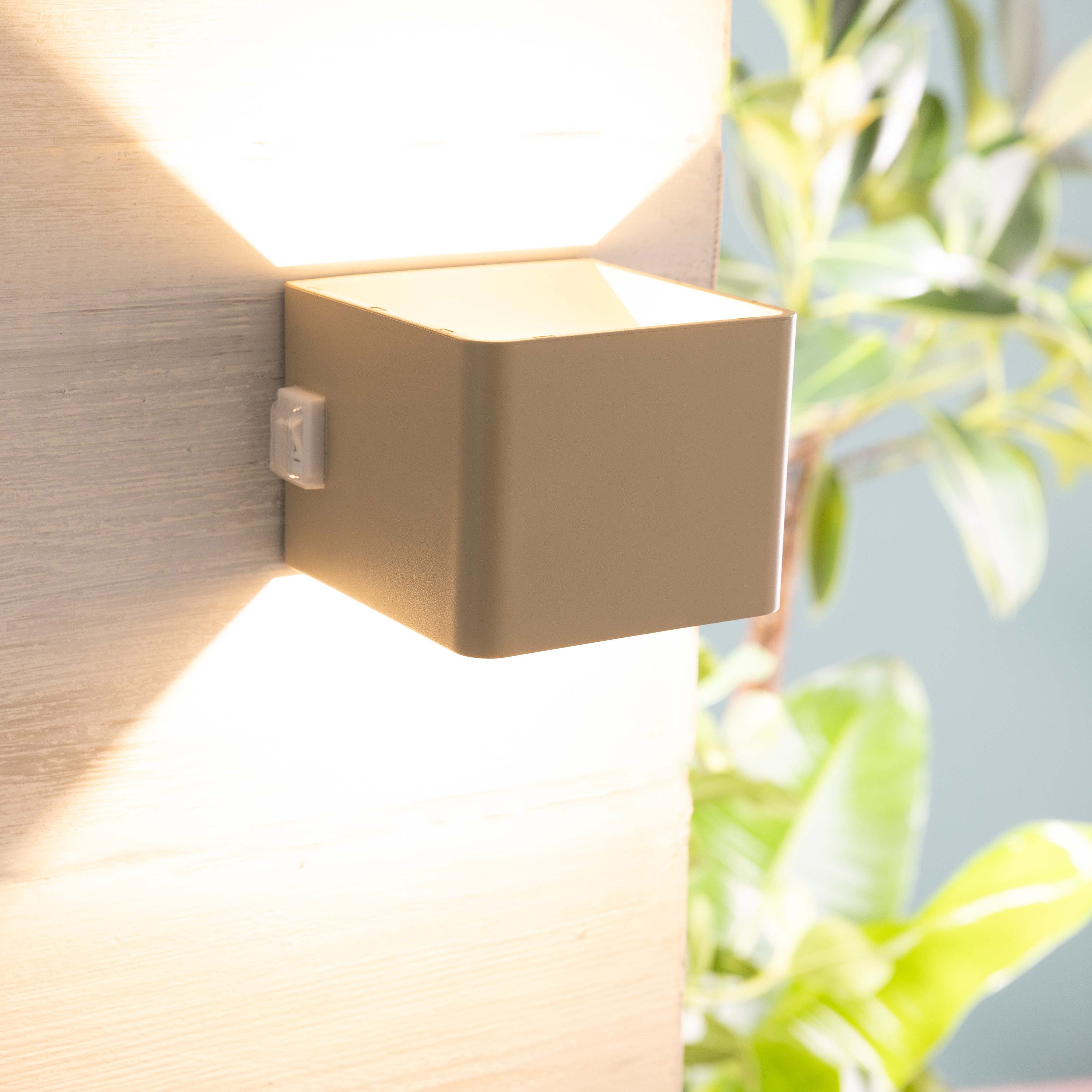 Brilliant Außen-Wandleuchte Iseo - portable Akkuleuchte günstig online kaufen