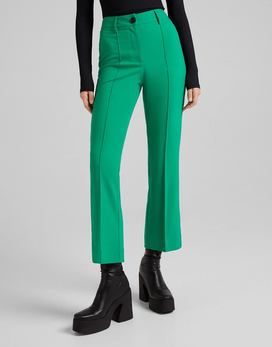 Bershka – Elegante Hose mit geradem Schnitt in Hellgrün günstig online kaufen