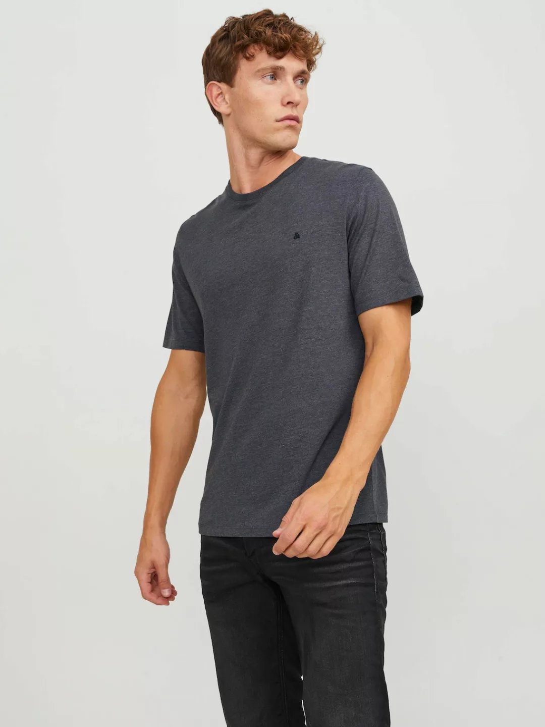 Jack & Jones Rundhalsshirt JJEPAULOS TEE SS CREW NECK NOOS mit Logo Sticker günstig online kaufen