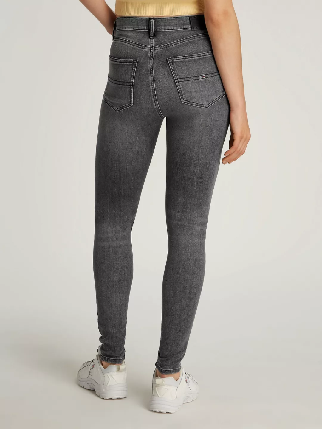 Tommy Jeans Skinny-fit-Jeans "Sylvia High Rise Skinny", mit Logo-Badge günstig online kaufen