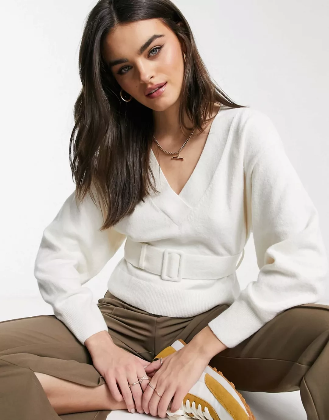 & Other Stories – Pullover mit Gürtel und Ballonärmeln in gebrochenem Weiß günstig online kaufen