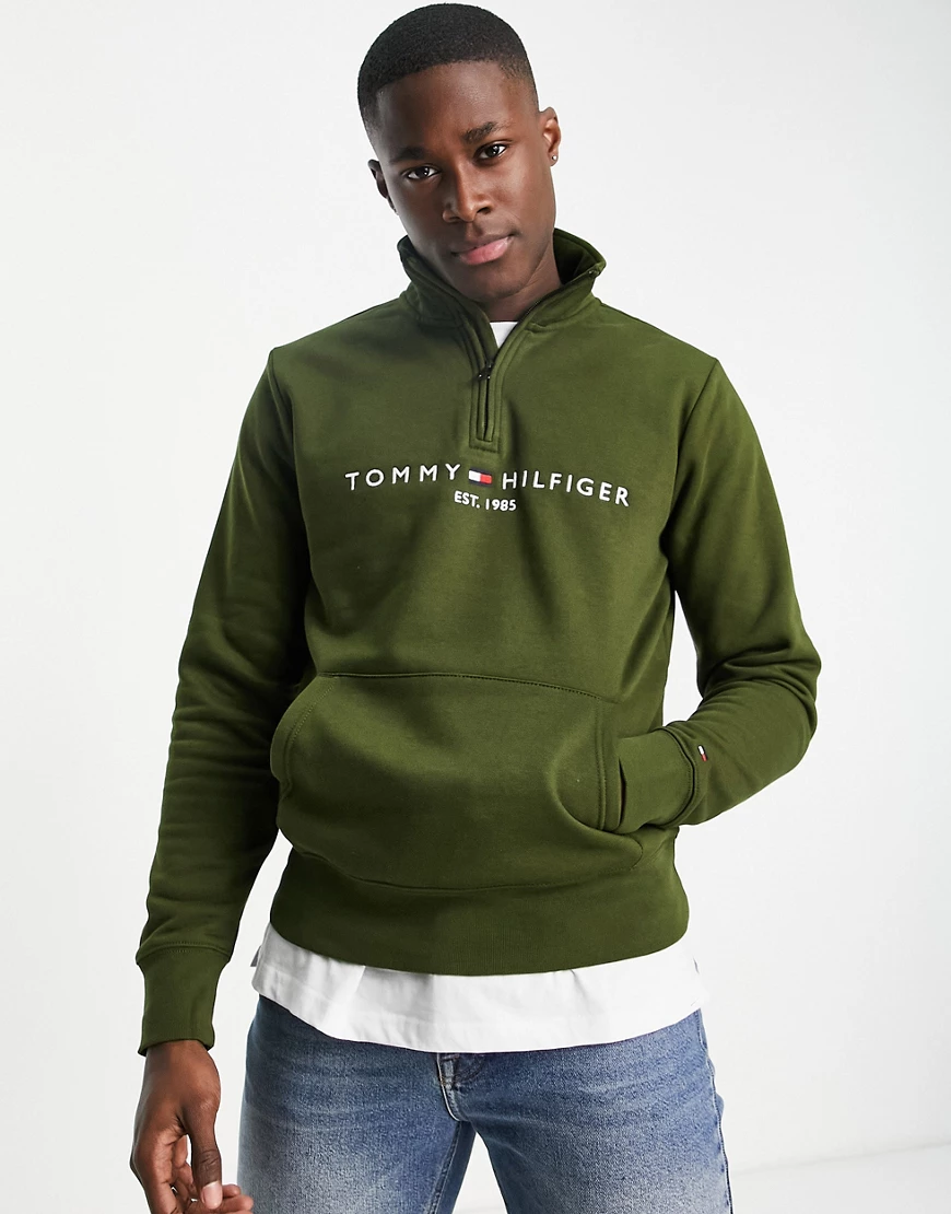 Tommy Hilfiger – Sweatshirt in Grün mit aufgesticktem Flaggenlogo und halbl günstig online kaufen