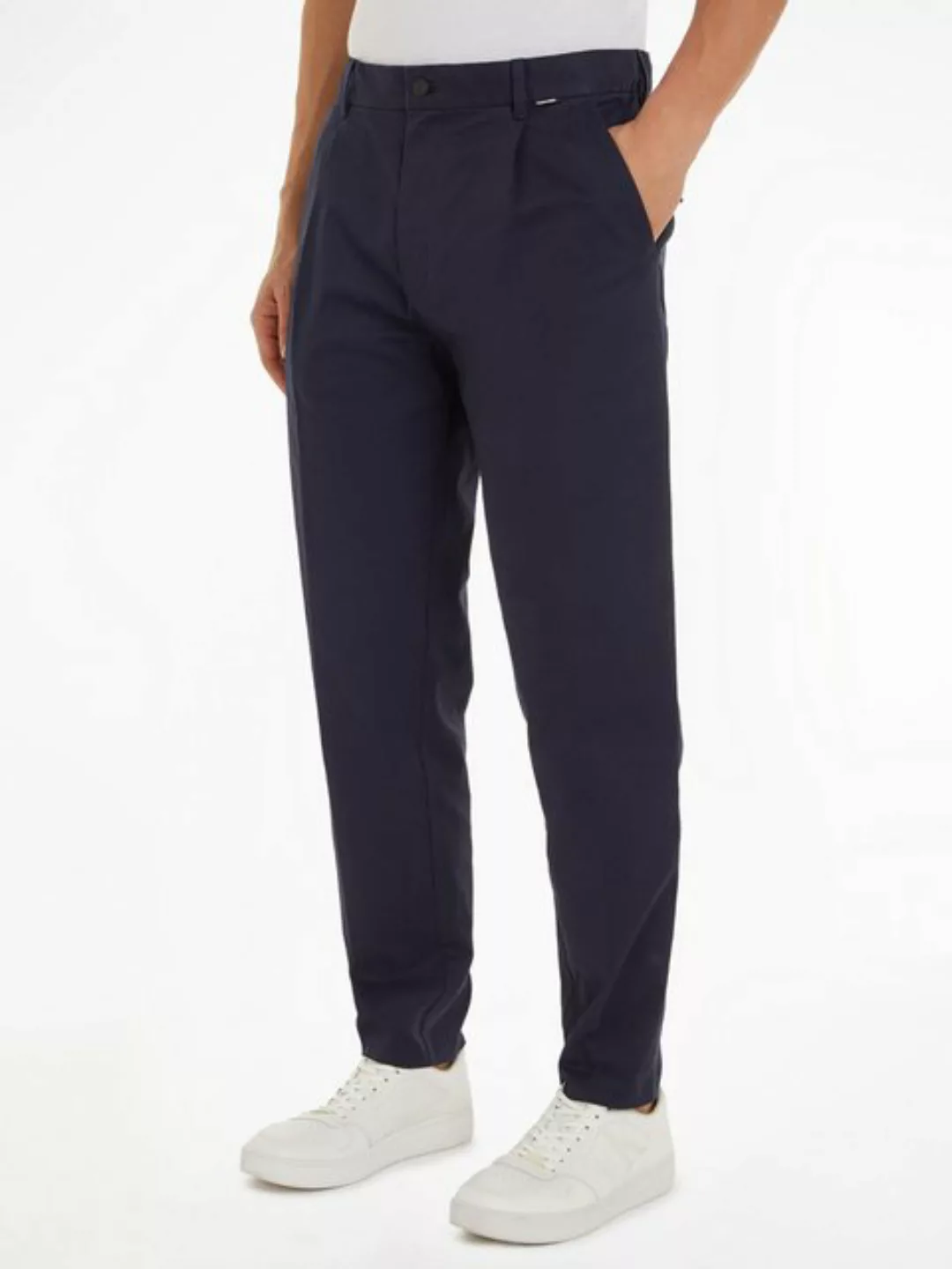 Calvin Klein Bügelfaltenhose MODERN TWILL TAPERED PLEAT PANTS mit Logoprägu günstig online kaufen