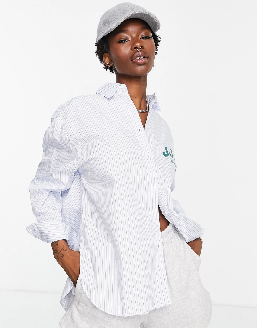 JJXX – Oversize-Bluse aus Bio-Baumwollmix in Blau gestreift mit Logo-Mehrfa günstig online kaufen
