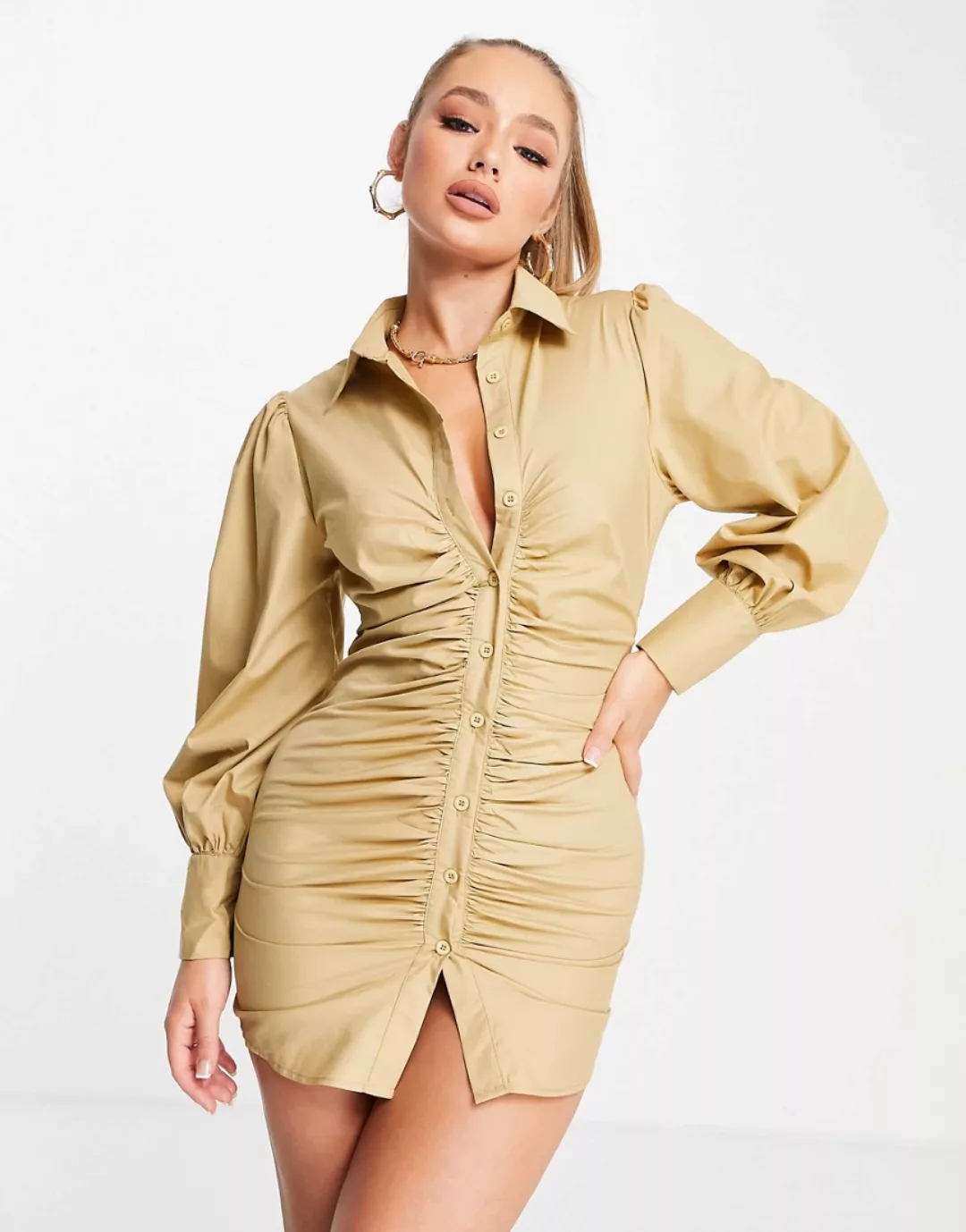 Missy Empire – Langärmliges, gerafftes Hemdkleid in Camel-Neutral günstig online kaufen