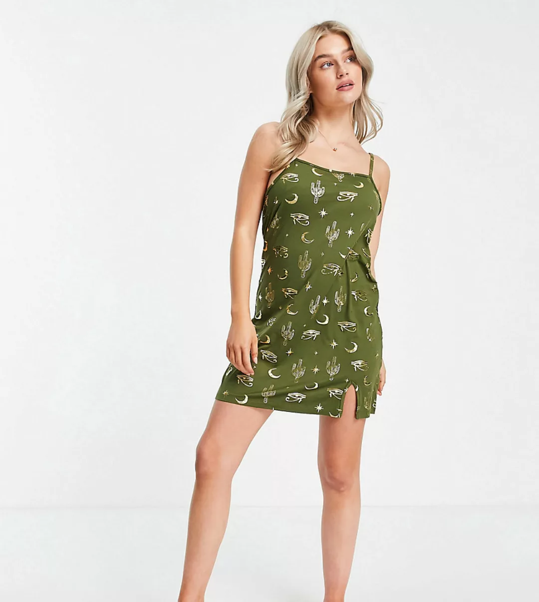 Chelsea Peers Petite – Nachthemd mit Foliendruck-Kaktusmotiv in Khaki-Grün günstig online kaufen