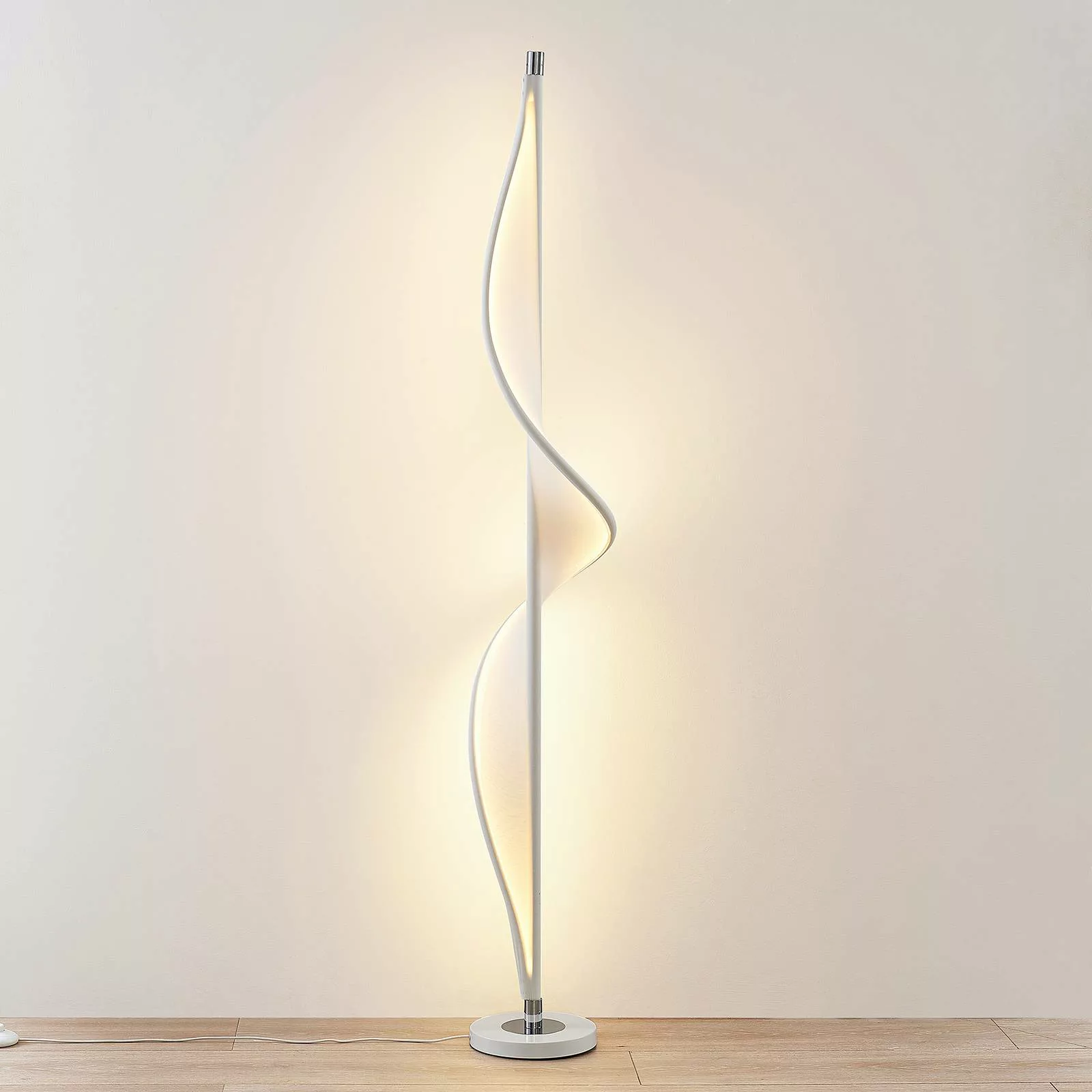 Lucande Edano LED-Stehlampe in gedrehter Form günstig online kaufen