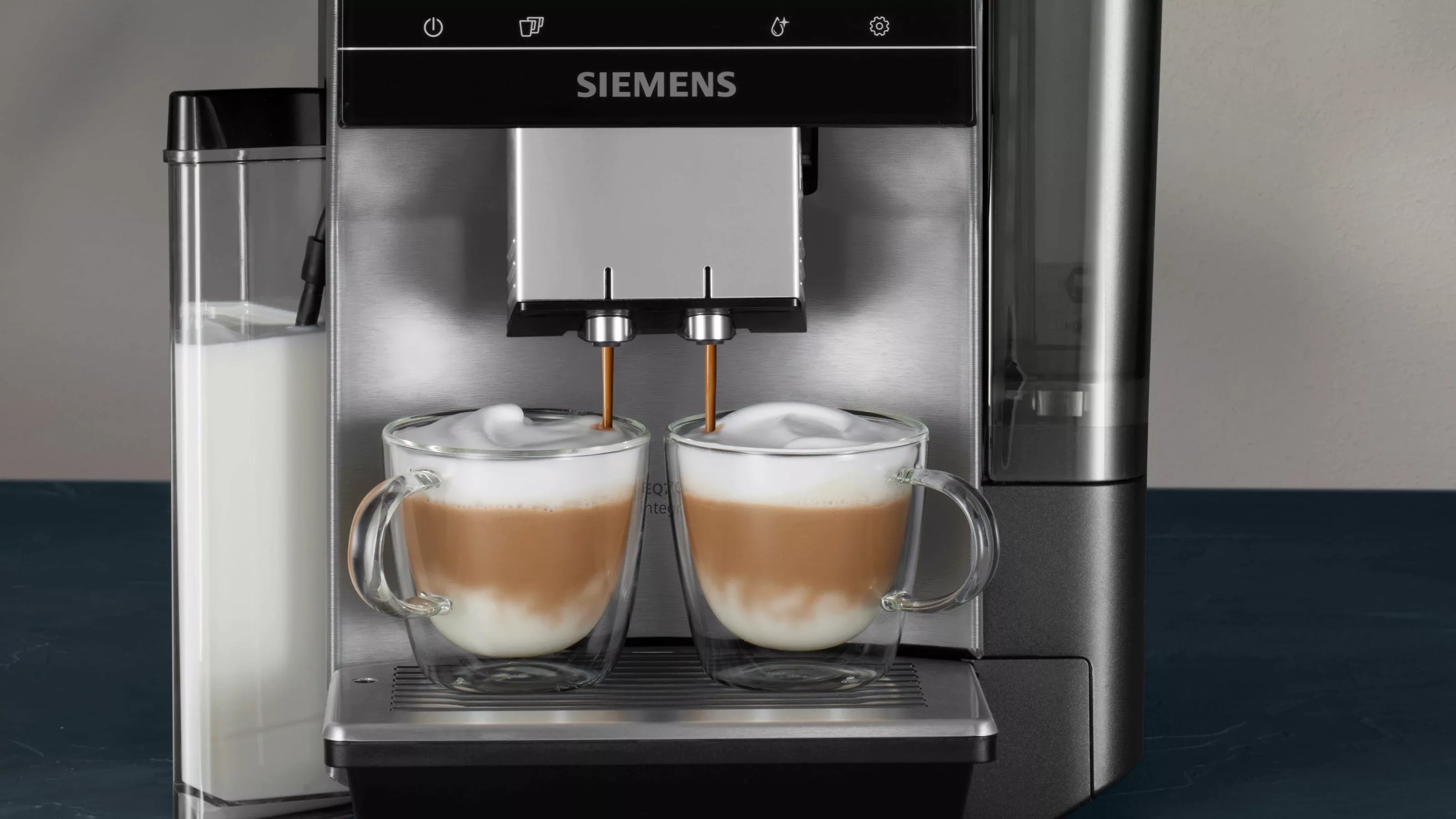 SIEMENS Kaffeevollautomat »EQ700 classic TQ717D03, Cold Brew, intuitives 5" günstig online kaufen