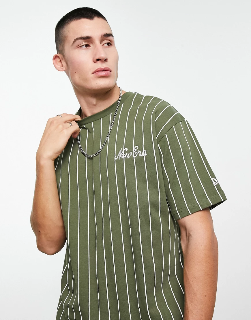 New Era – Heritage – Oversize-T-Shirt in Grün mit Nadelstreifen günstig online kaufen