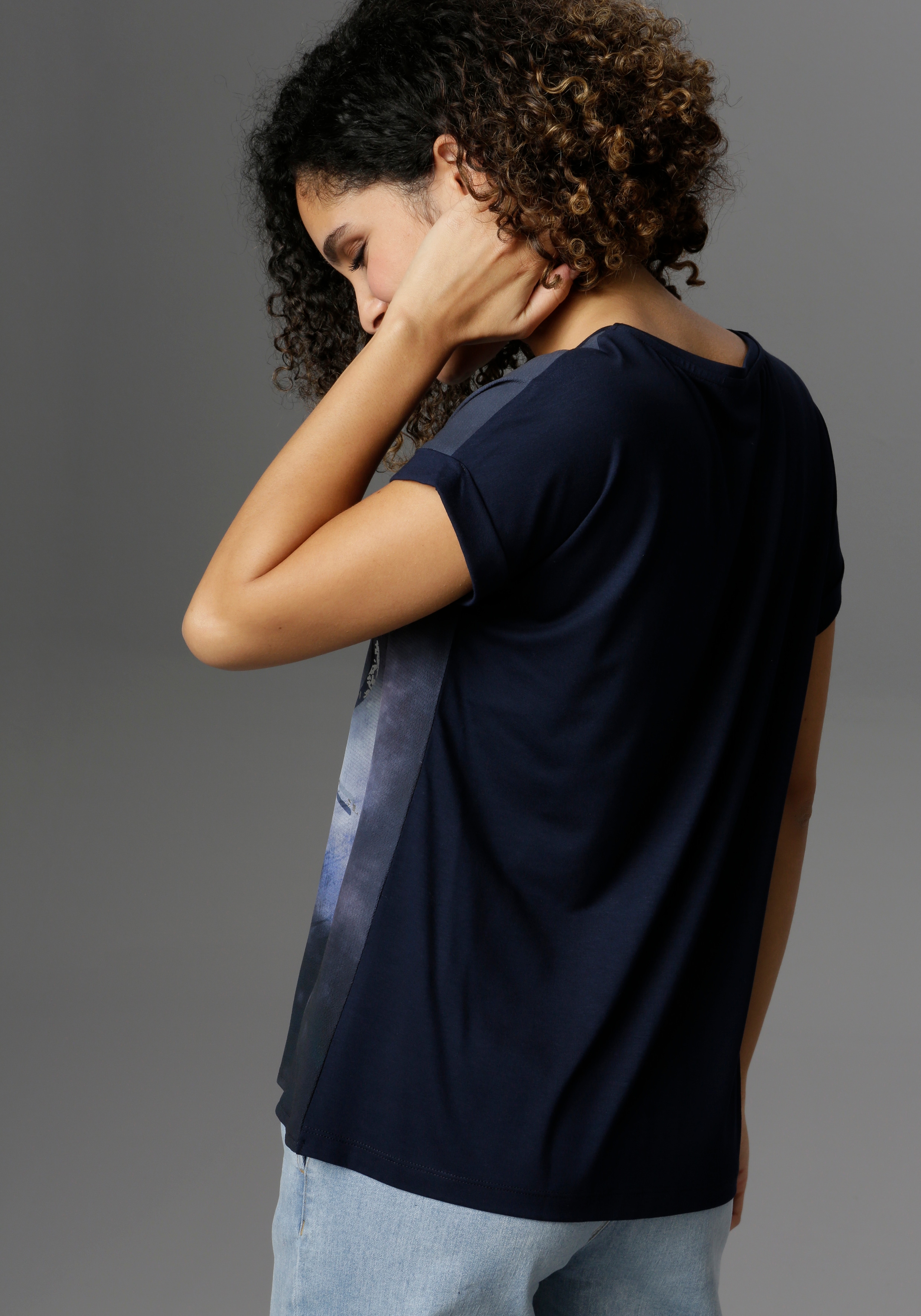 Aniston SELECTED Blusenshirt, mit glänzendem Folienprint günstig online kaufen