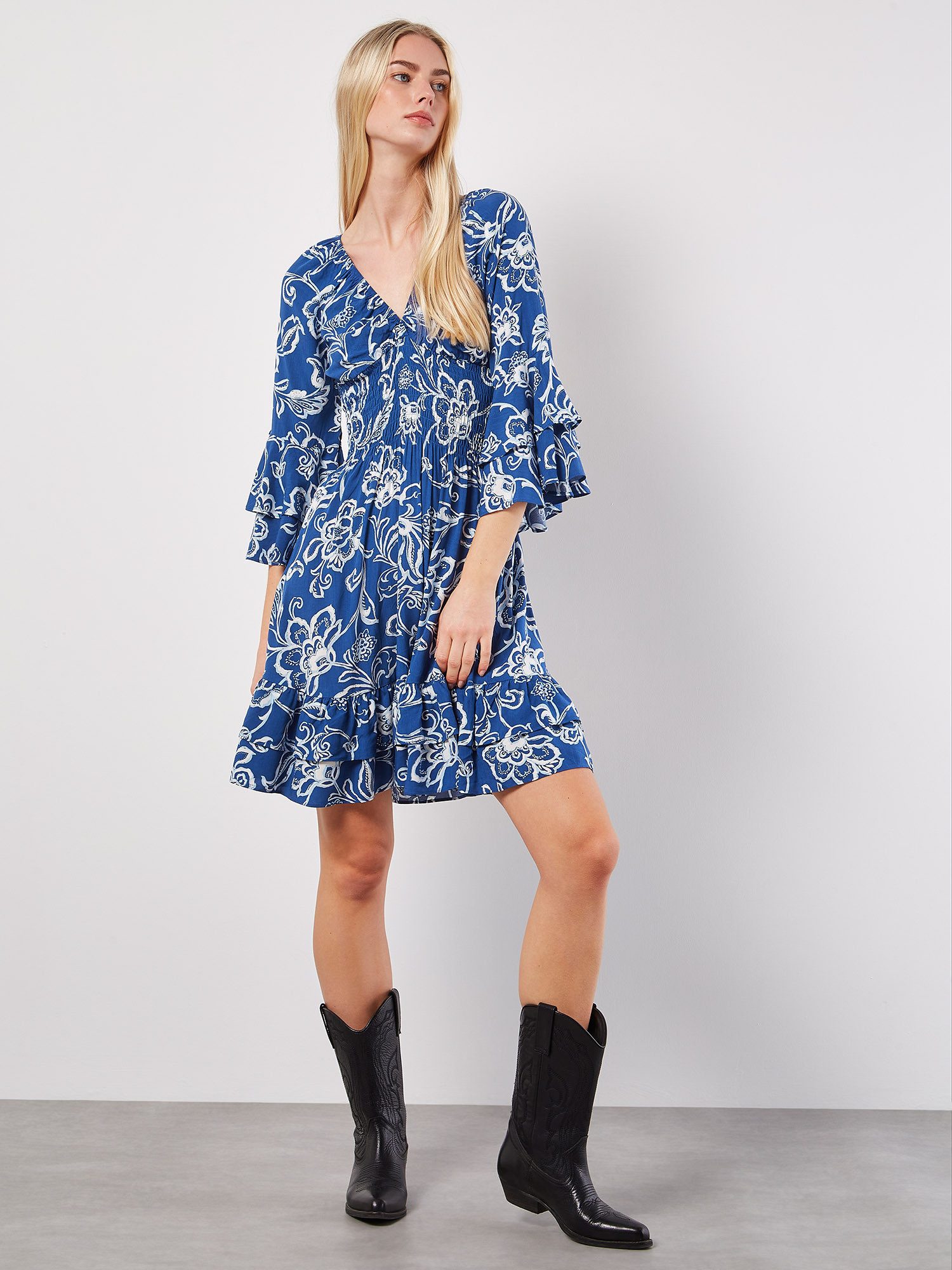 Apricot Minikleid sommerliches Blumenkleid, mit Trompetenärmeln günstig online kaufen