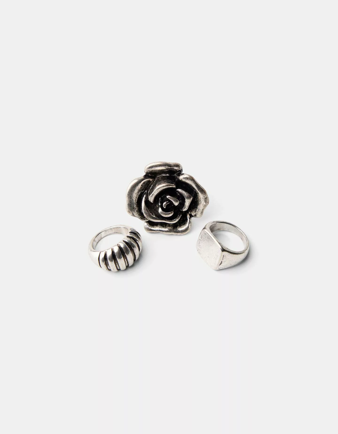 Bershka 3er-Pack Ringe Aus Metall In Rosa Und Rosenform Damen S Silber günstig online kaufen