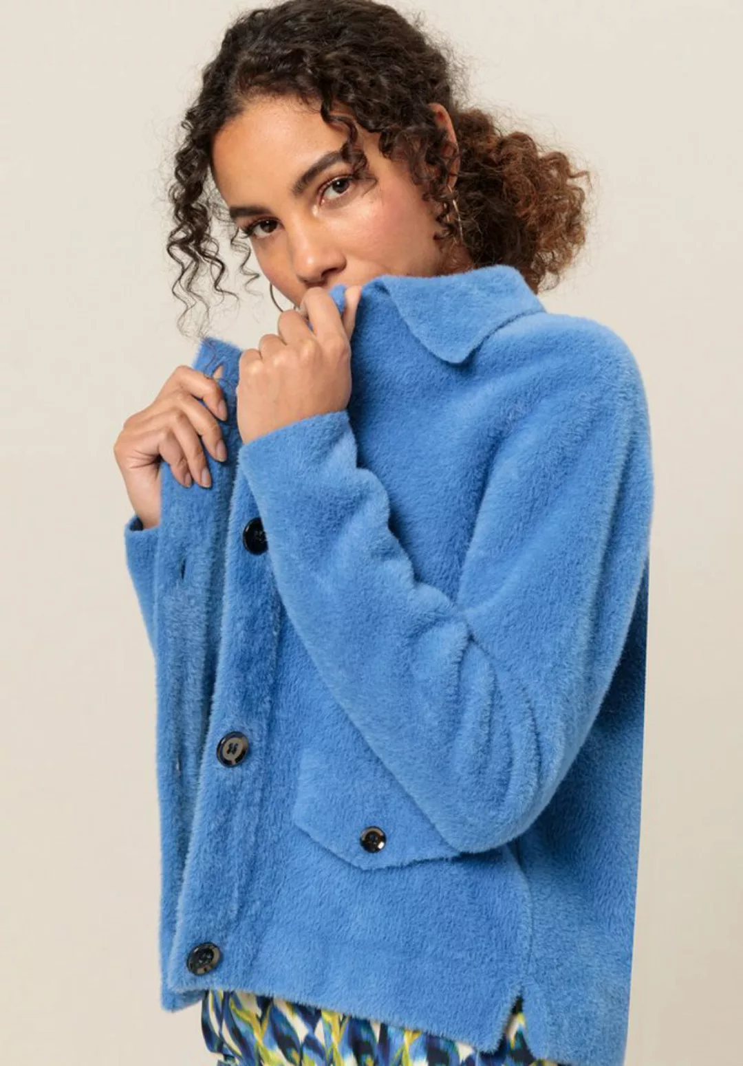 bianca Strickjacke BESS in cooler Trendfarbe mit Polokragen günstig online kaufen