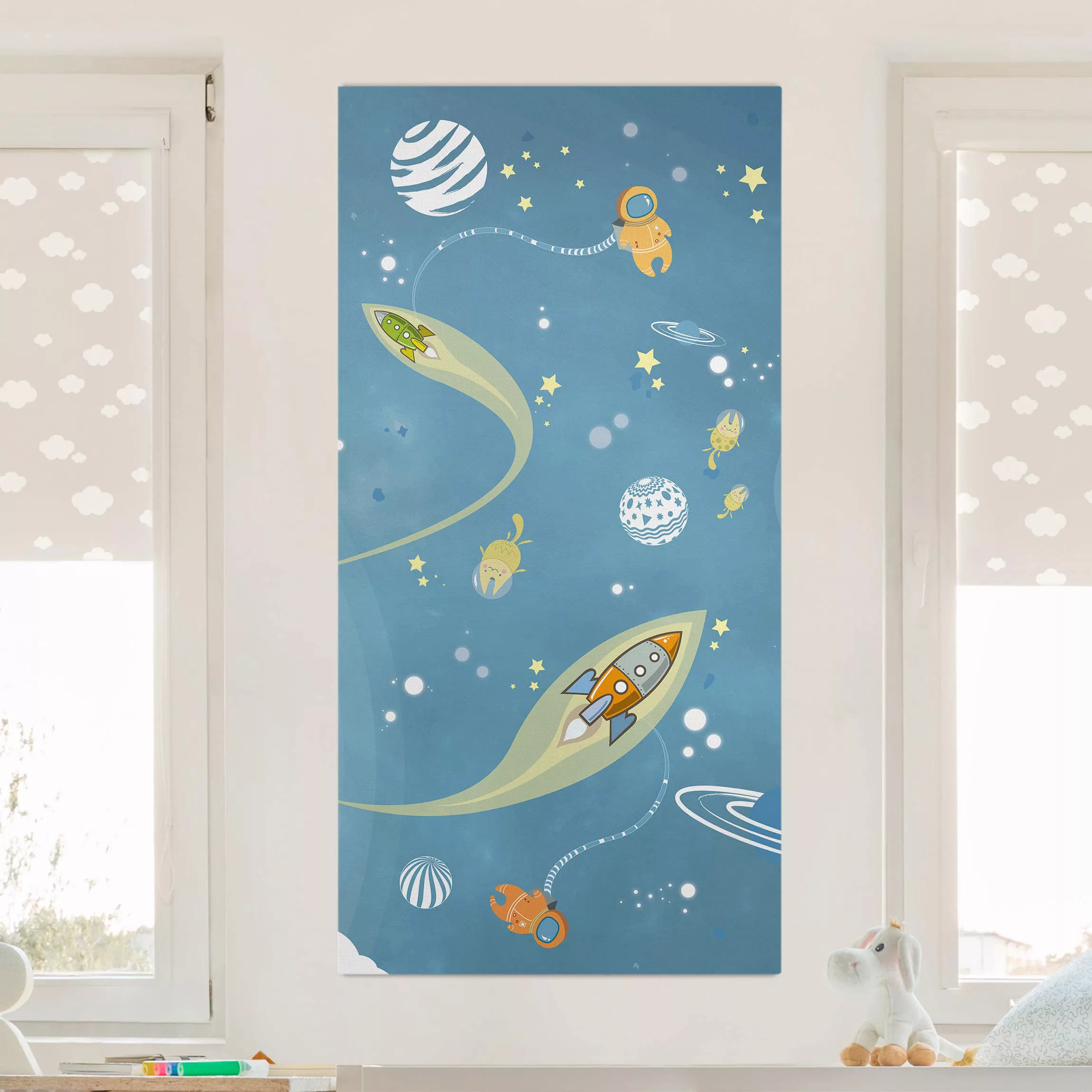 Leinwandbild Kinderzimmer - Hochformat Buntes Weltraumtreiben günstig online kaufen