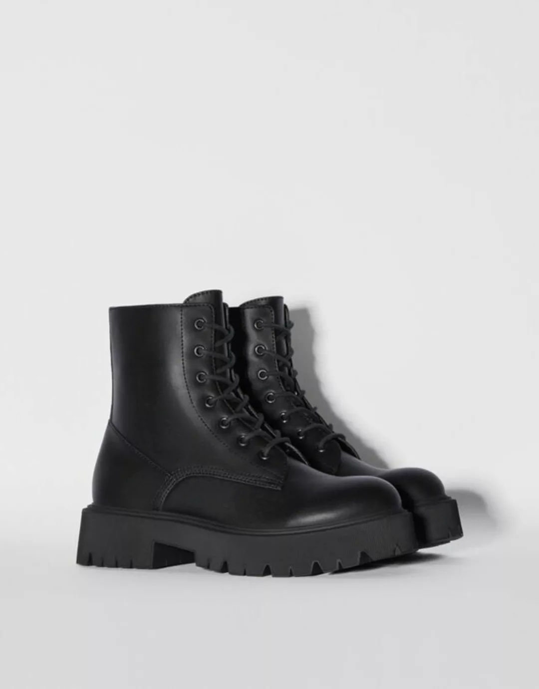 Bershka Flache Stiefeletten Mit Schnürung Damen 40 Schwarz günstig online kaufen