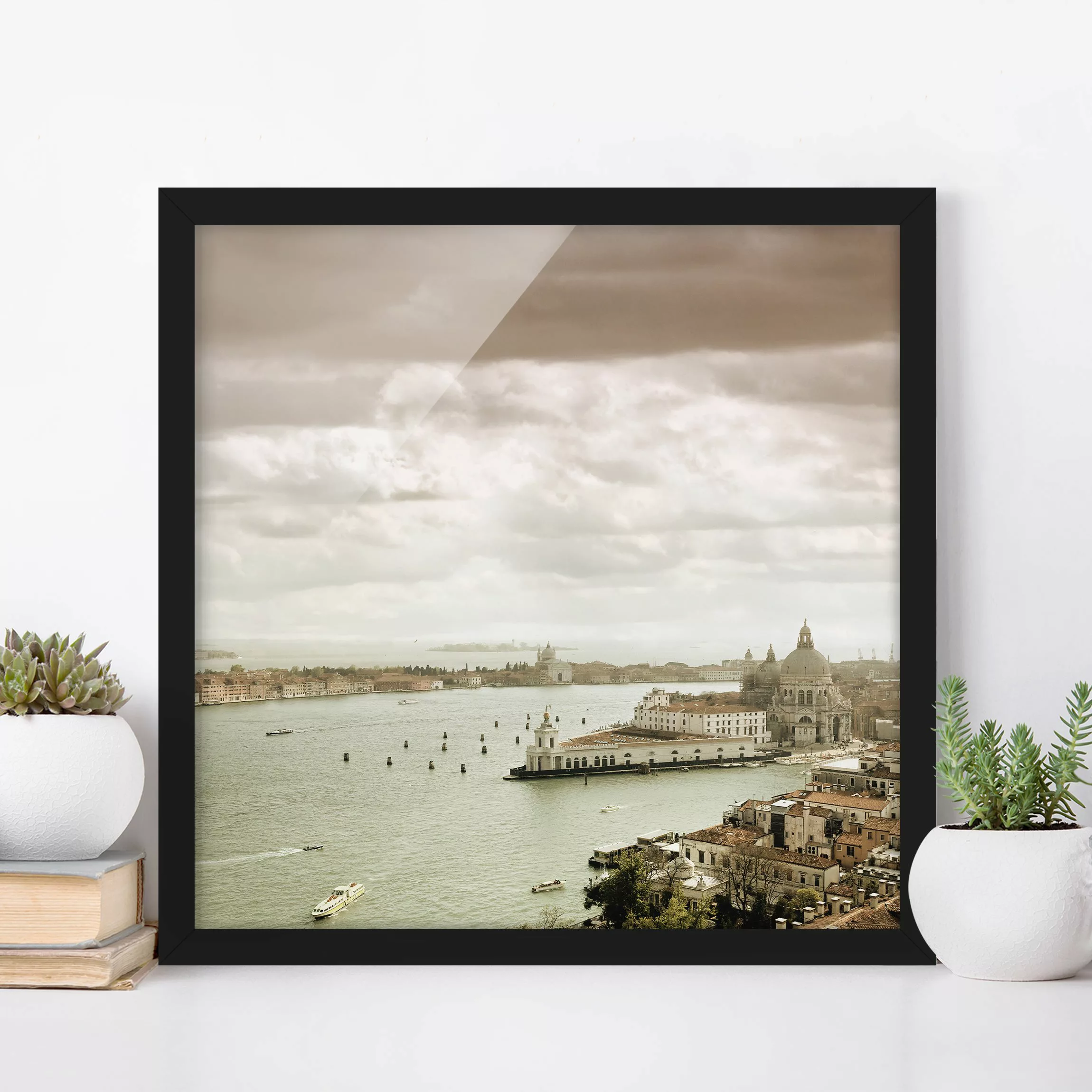 Bild mit Rahmen Architektur & Skyline - Quadrat Lagune von Venedig günstig online kaufen